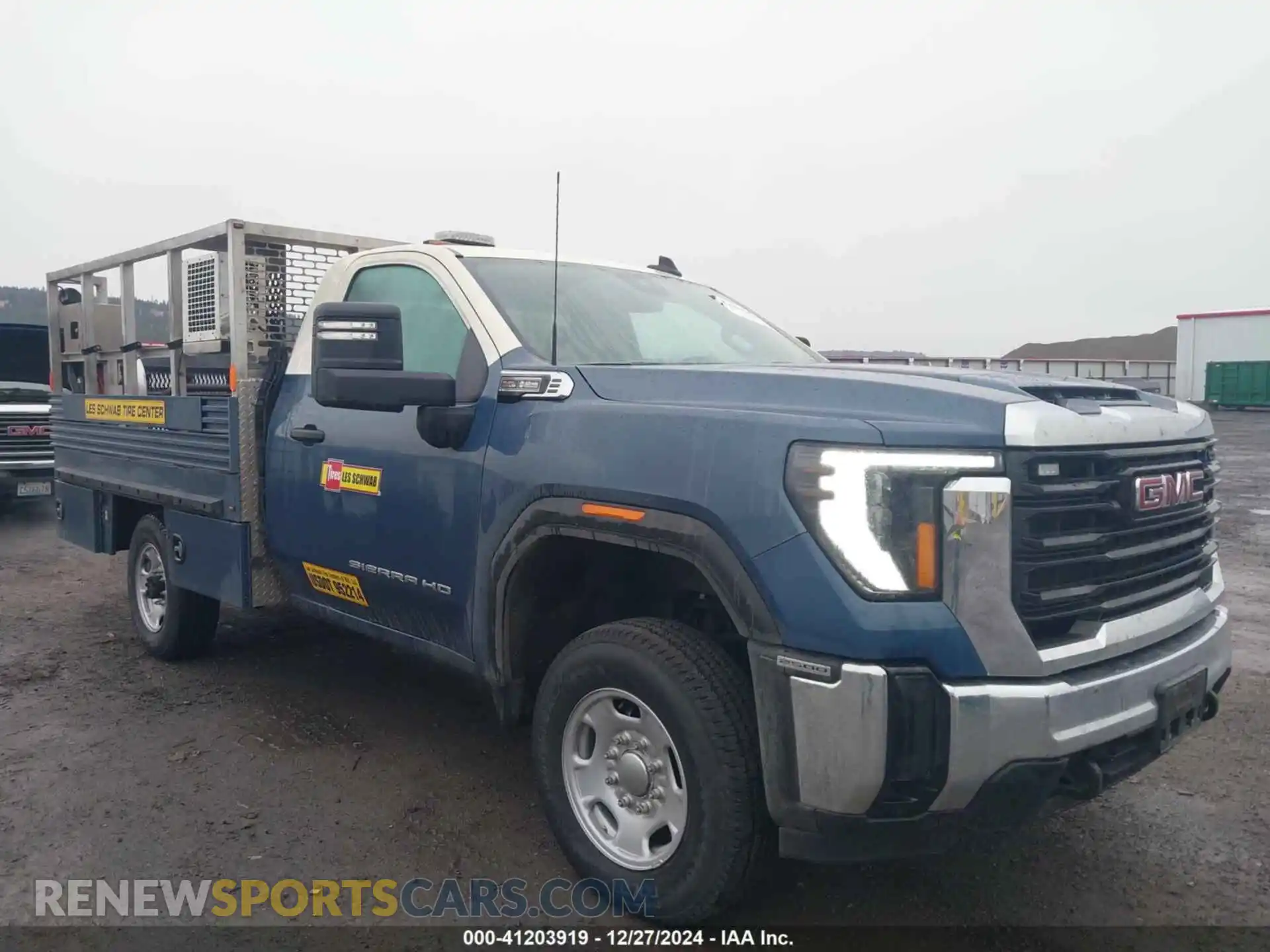 2 Photograph of a damaged car 1GD39LE72RF243597 GMC SIERRA 2500HD 2024
