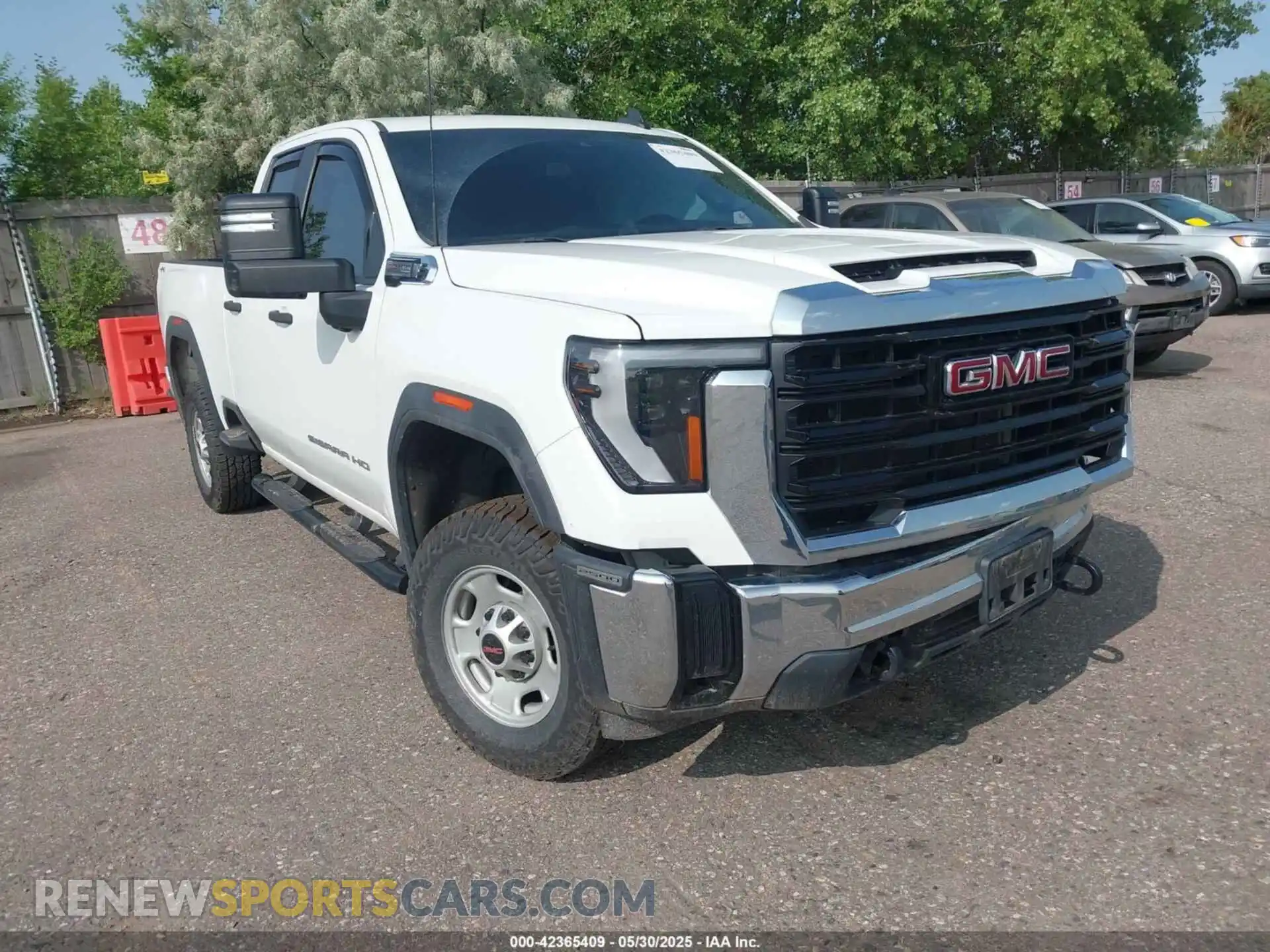 1 Photograph of a damaged car 1GT59LE72RF136949 GMC SIERRA 2500HD 2024