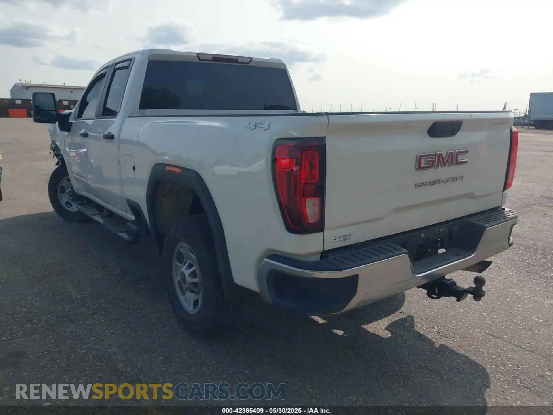 3 Photograph of a damaged car 1GT59LE72RF136949 GMC SIERRA 2500HD 2024