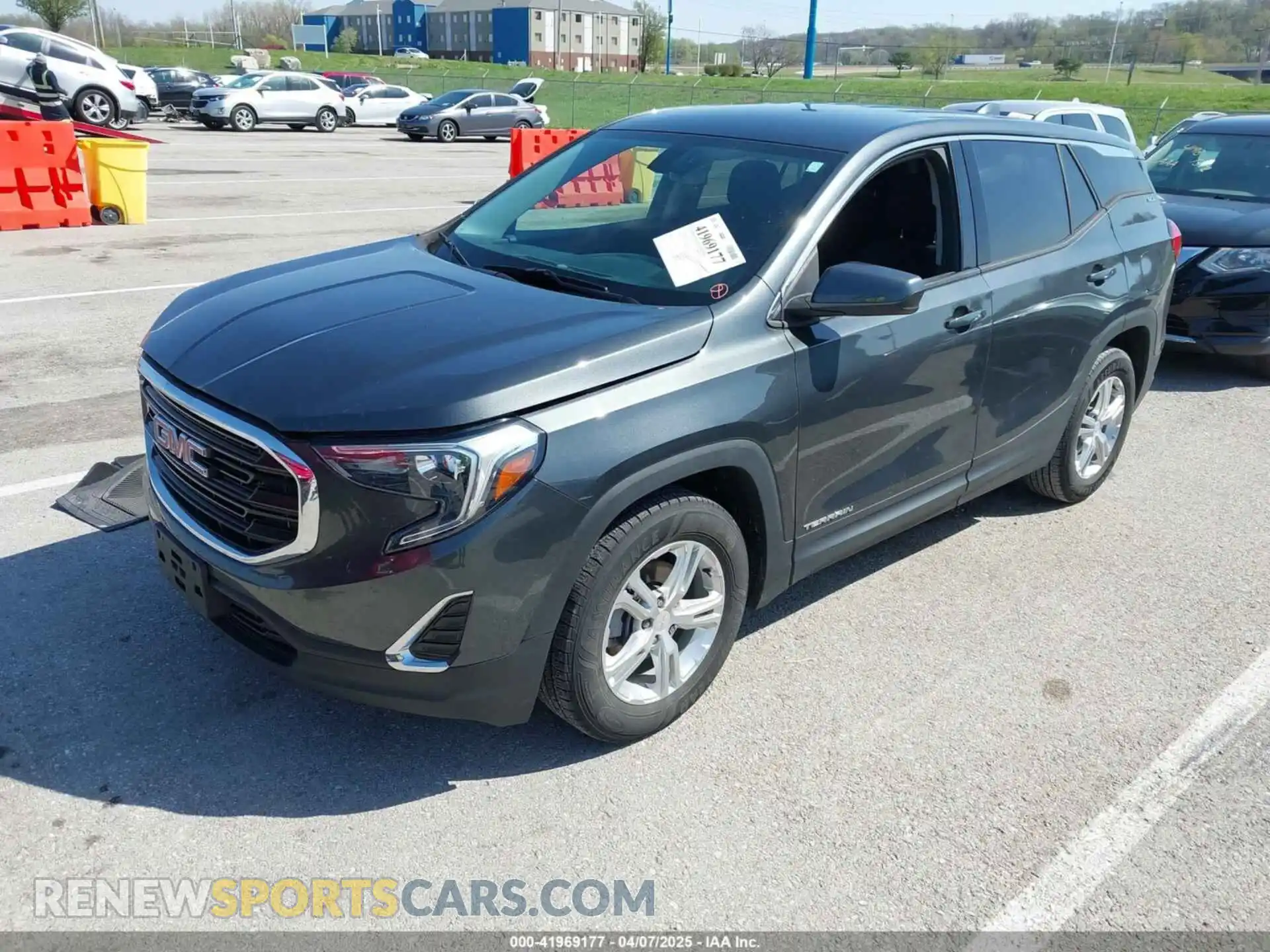 2 fotografías del automóvil dañado 3GKALMEV1KL200970 GMC TERRAIN 2019