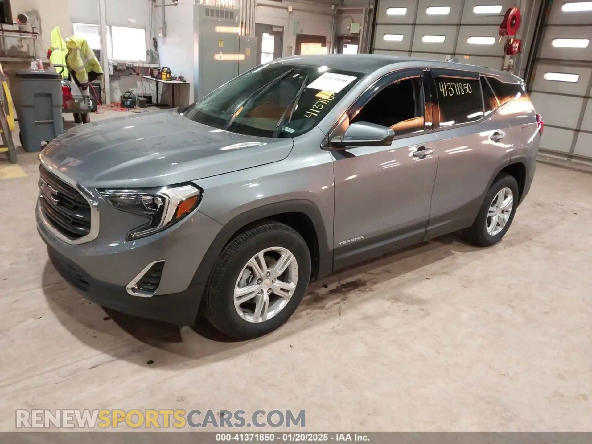 2 Photograph of a damaged car 3GKALMEV2KL304884 GMC TERRAIN 2019