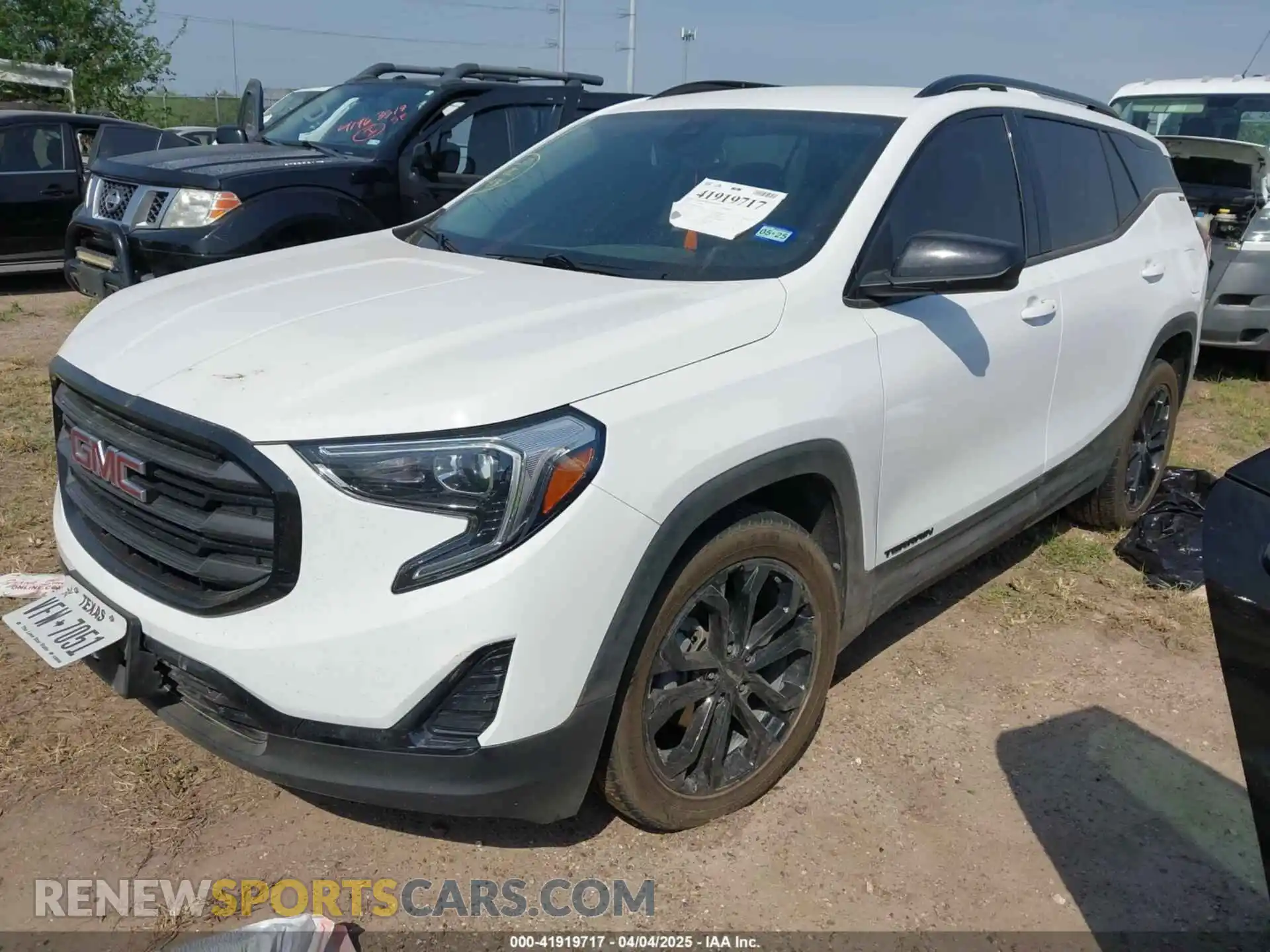 2 Photograph of a damaged car 3GKALMEV9LL281525 GMC TERRAIN 2020
