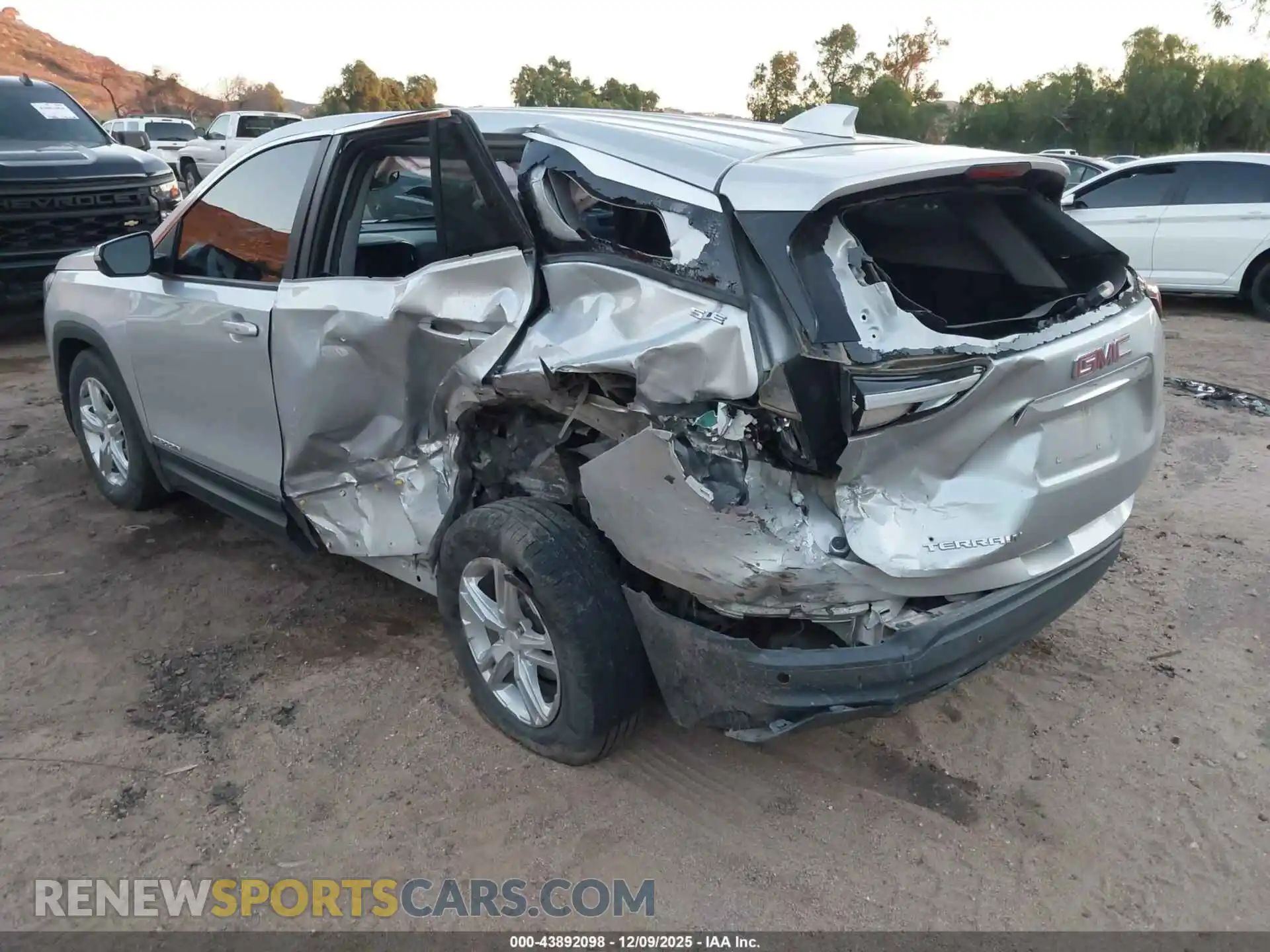 3 Photograph of a damaged car 3GKALMEV0ML342665 GMC TERRAIN 2021
