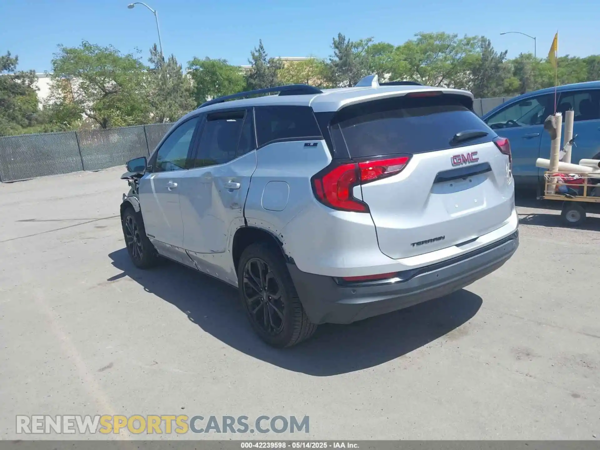 3 Фотография поврежденного автомобиля 3GKALMEV6ML342606 GMC TERRAIN 2021