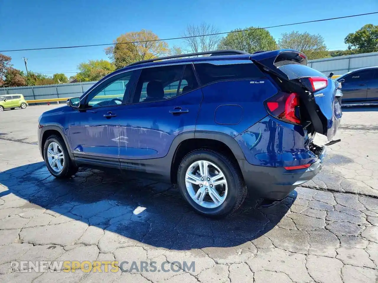 2 Photograph of a damaged car 3GKALMEV1NL285121 GMC TERRAIN 2022