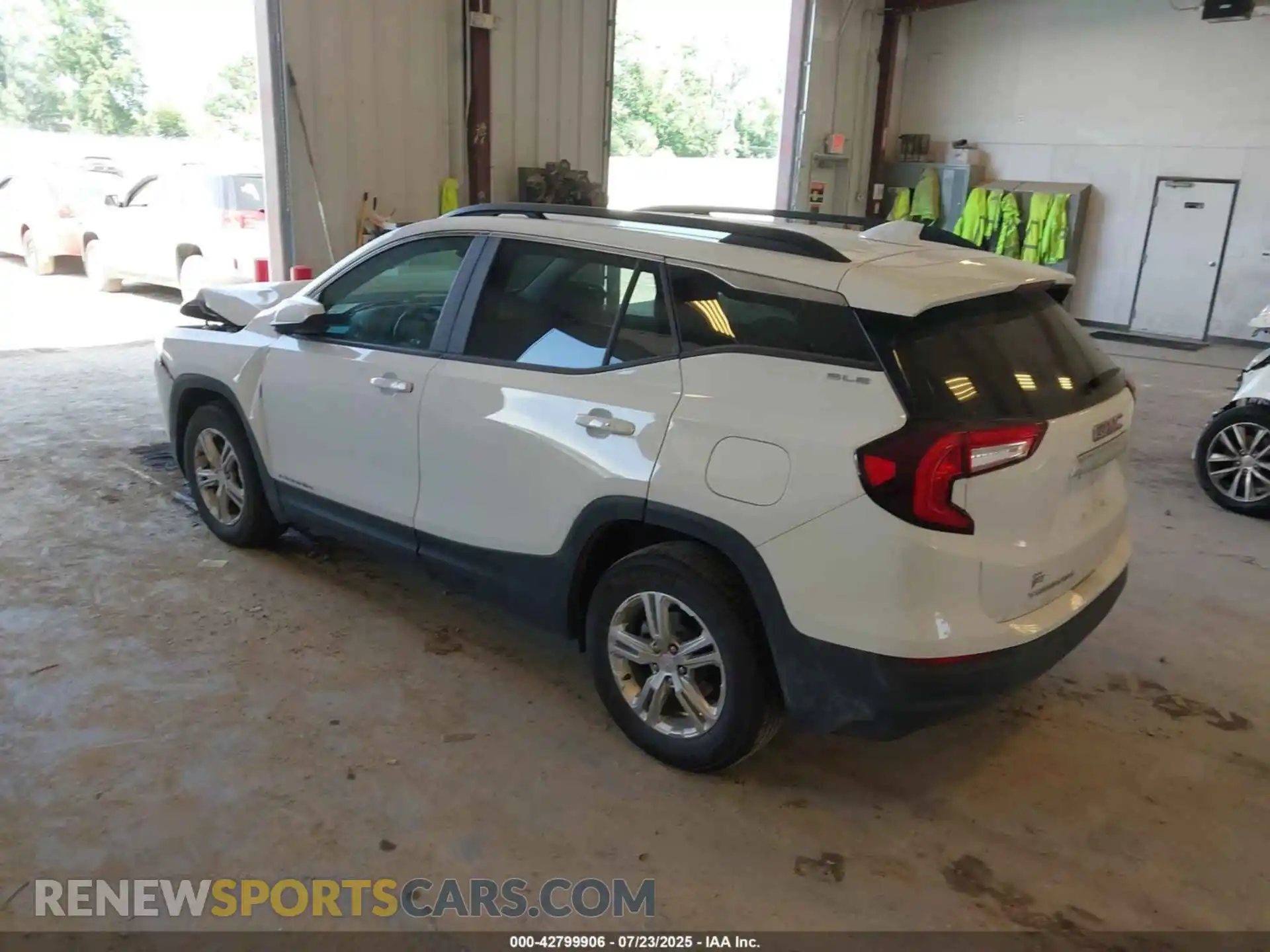 3 Photograph of a damaged car 3GKALMEV3NL211652 GMC TERRAIN 2022
