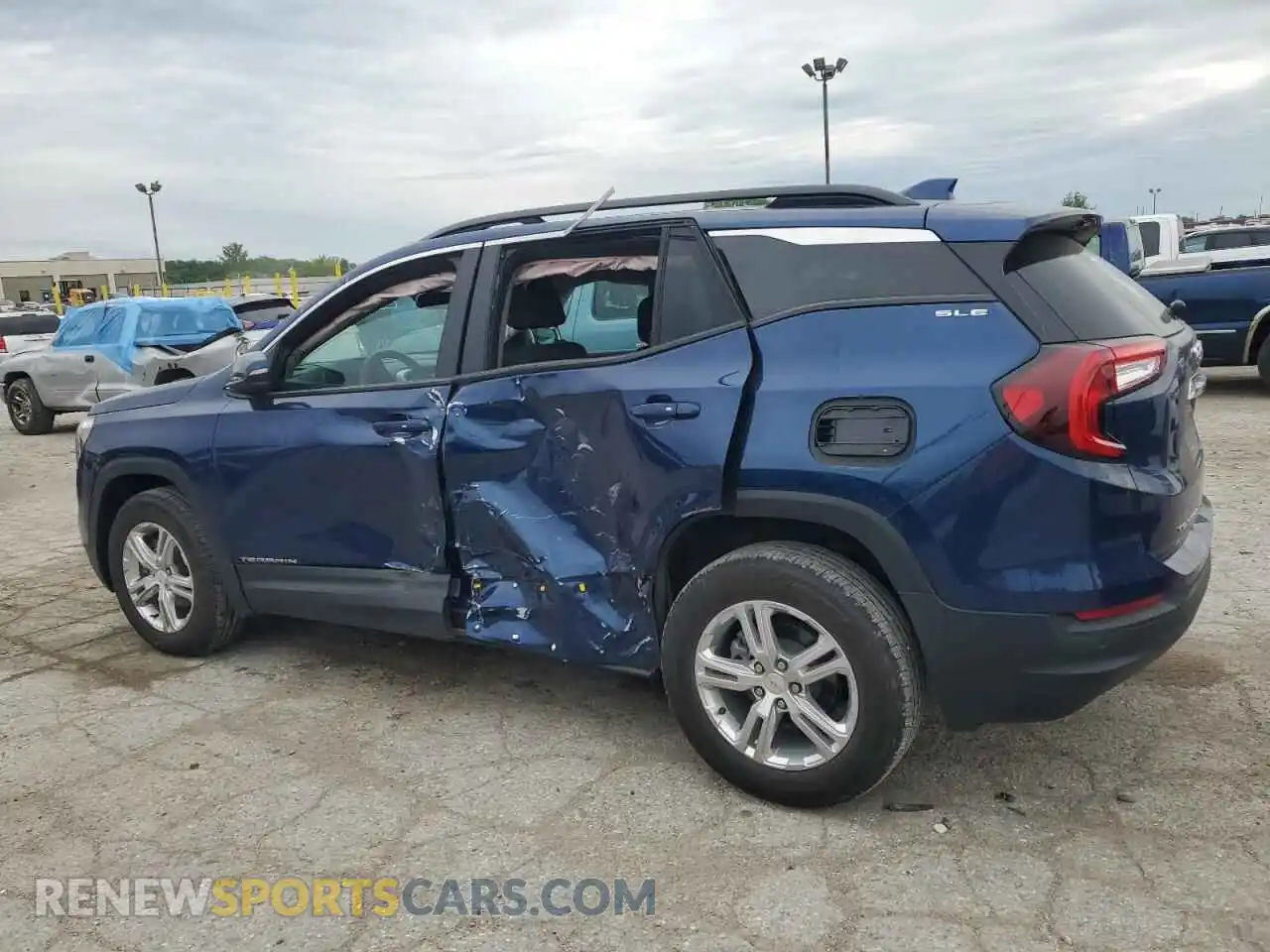 2 Photograph of a damaged car 3GKALMEV5NL121130 GMC TERRAIN 2022