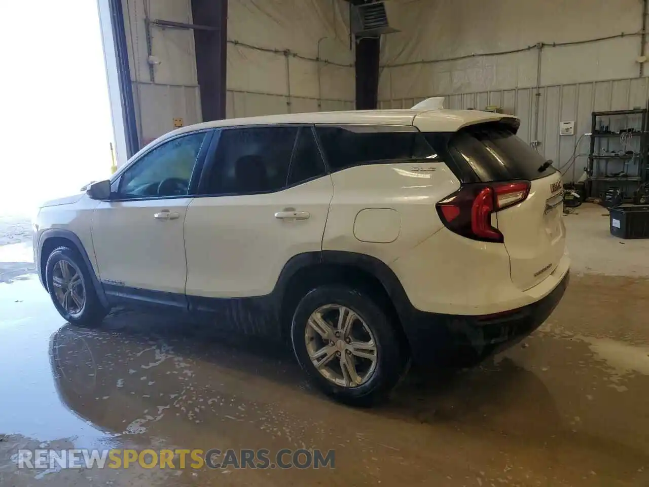 2 Photograph of a damaged car 3GKALMEV5NL274672 GMC TERRAIN 2022