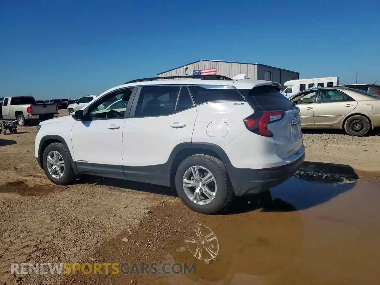 2 Photograph of a damaged car 3GKALMEV9NL105609 GMC TERRAIN 2022