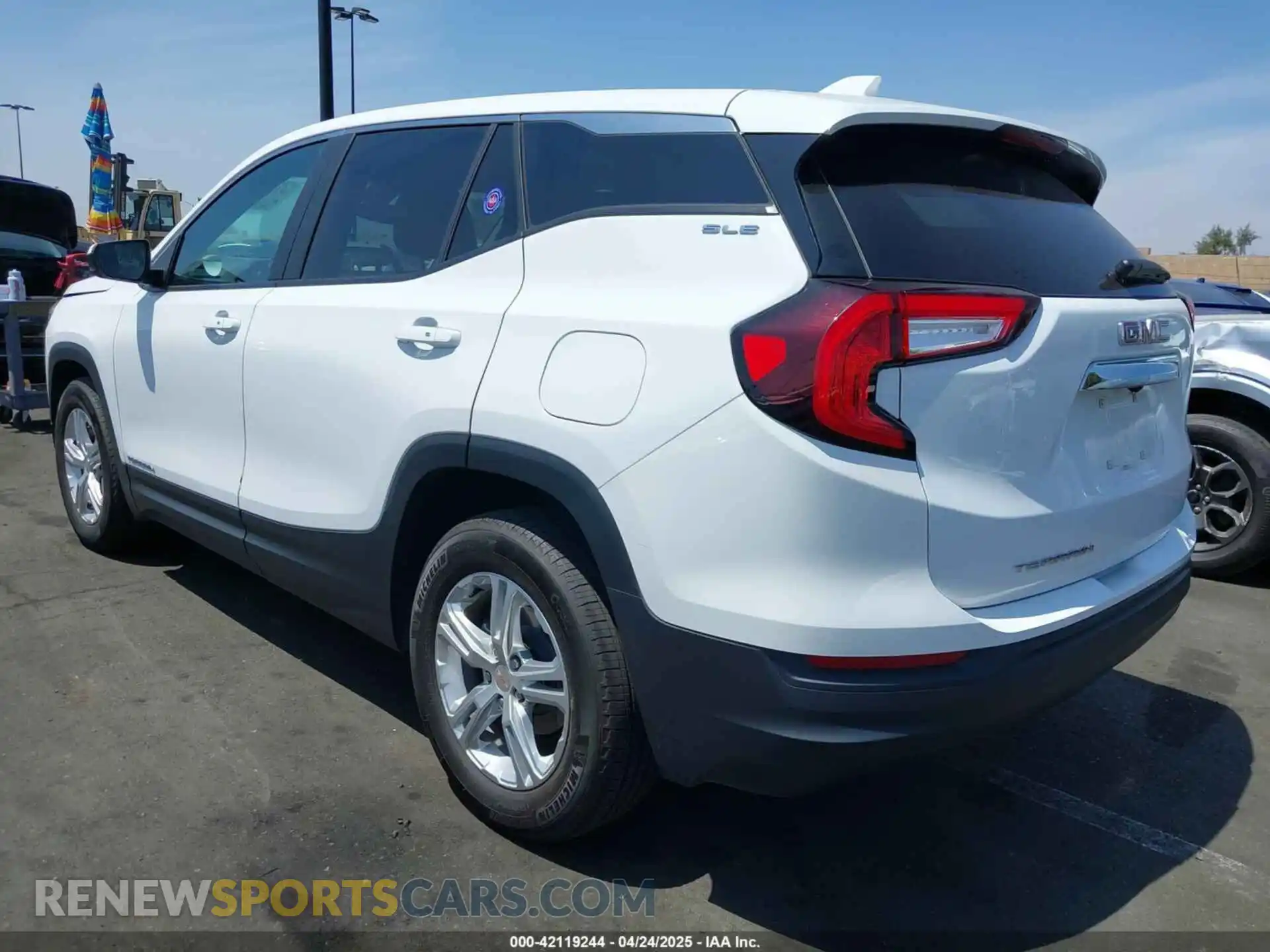 3 Photograph of a damaged car 3GKALMEV9NL303574 GMC TERRAIN 2022