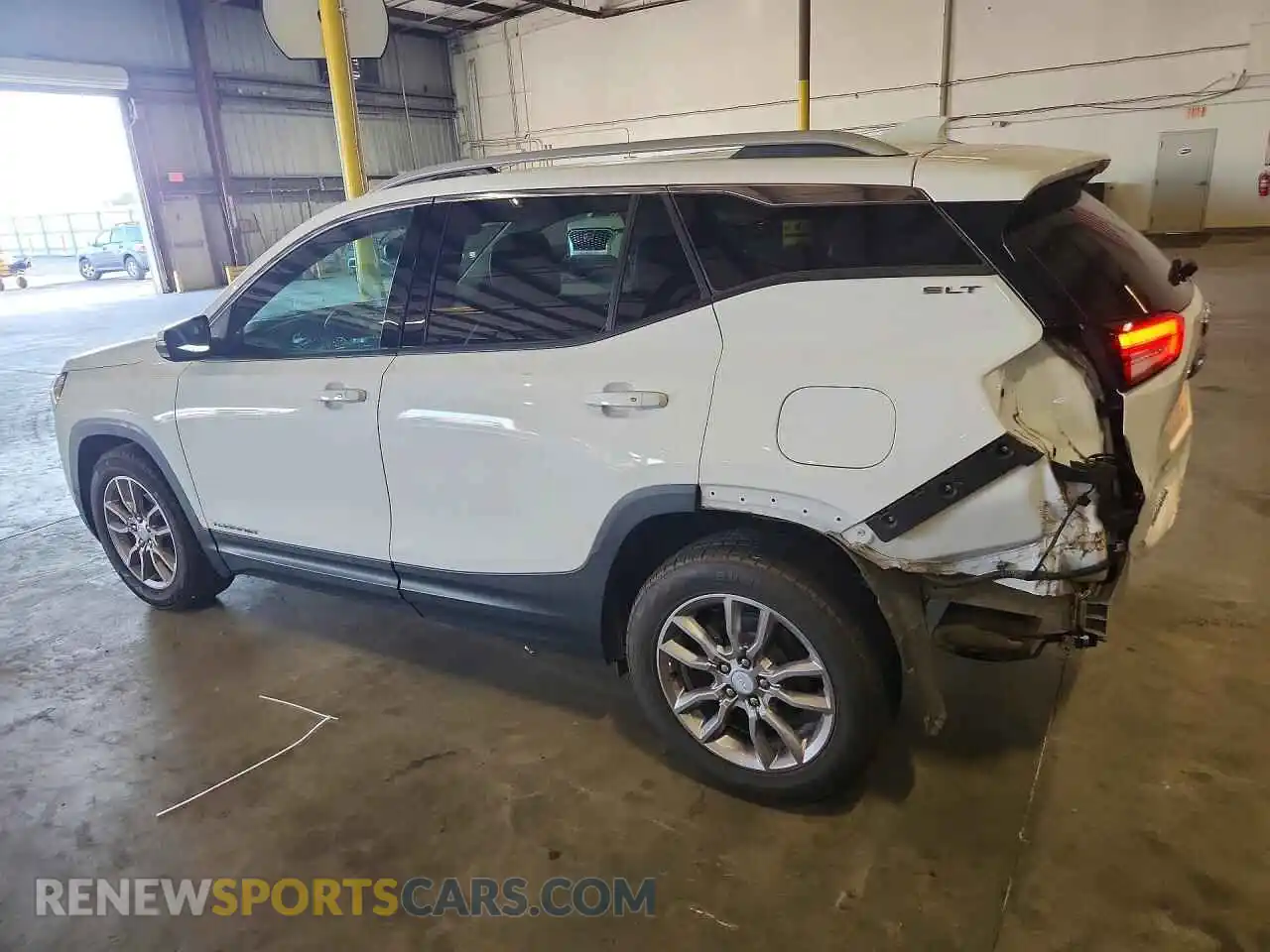 2 Photograph of a damaged car 3GKALPEV3NL285249 GMC TERRAIN 2022