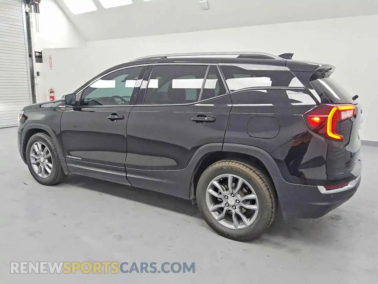 2 Photograph of a damaged car 3GKALPEV6NL283303 GMC TERRAIN 2022