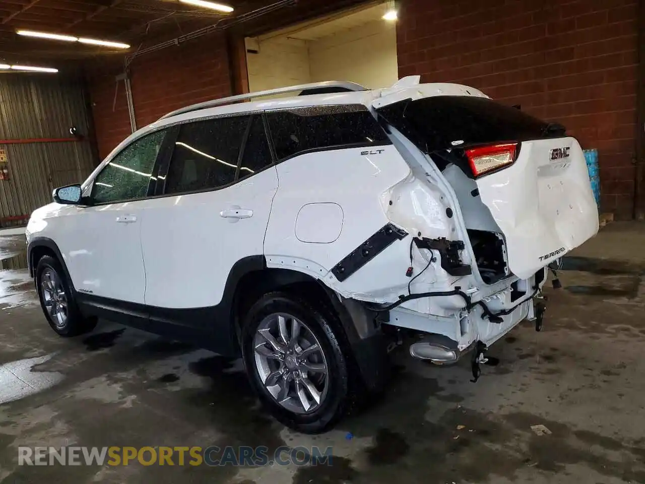 2 Photograph of a damaged car 3GKALPEVXNL107483 GMC TERRAIN 2022