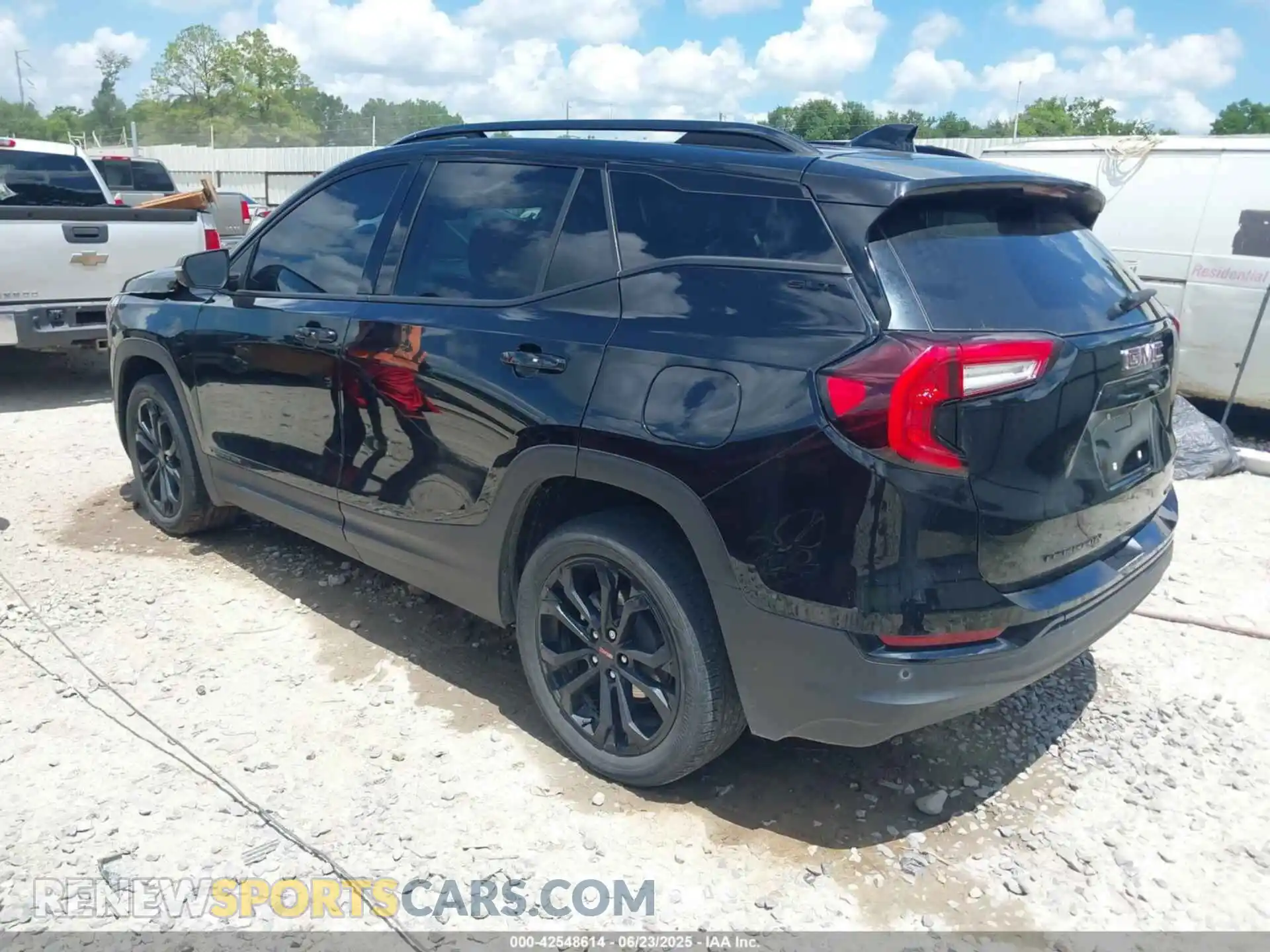 3 Photograph of a damaged car 3GKALVEV0NL247756 GMC TERRAIN 2022