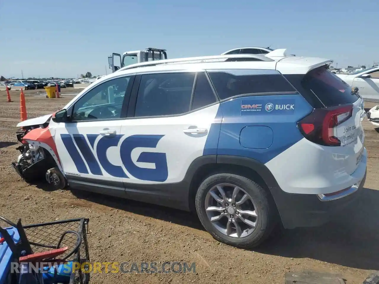 2 Photograph of a damaged car 3GKALVEV2NL289846 GMC TERRAIN 2022