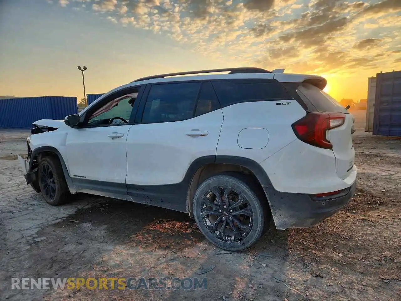 2 Photograph of a damaged car 3GKALVEV3NL252806 GMC TERRAIN 2022