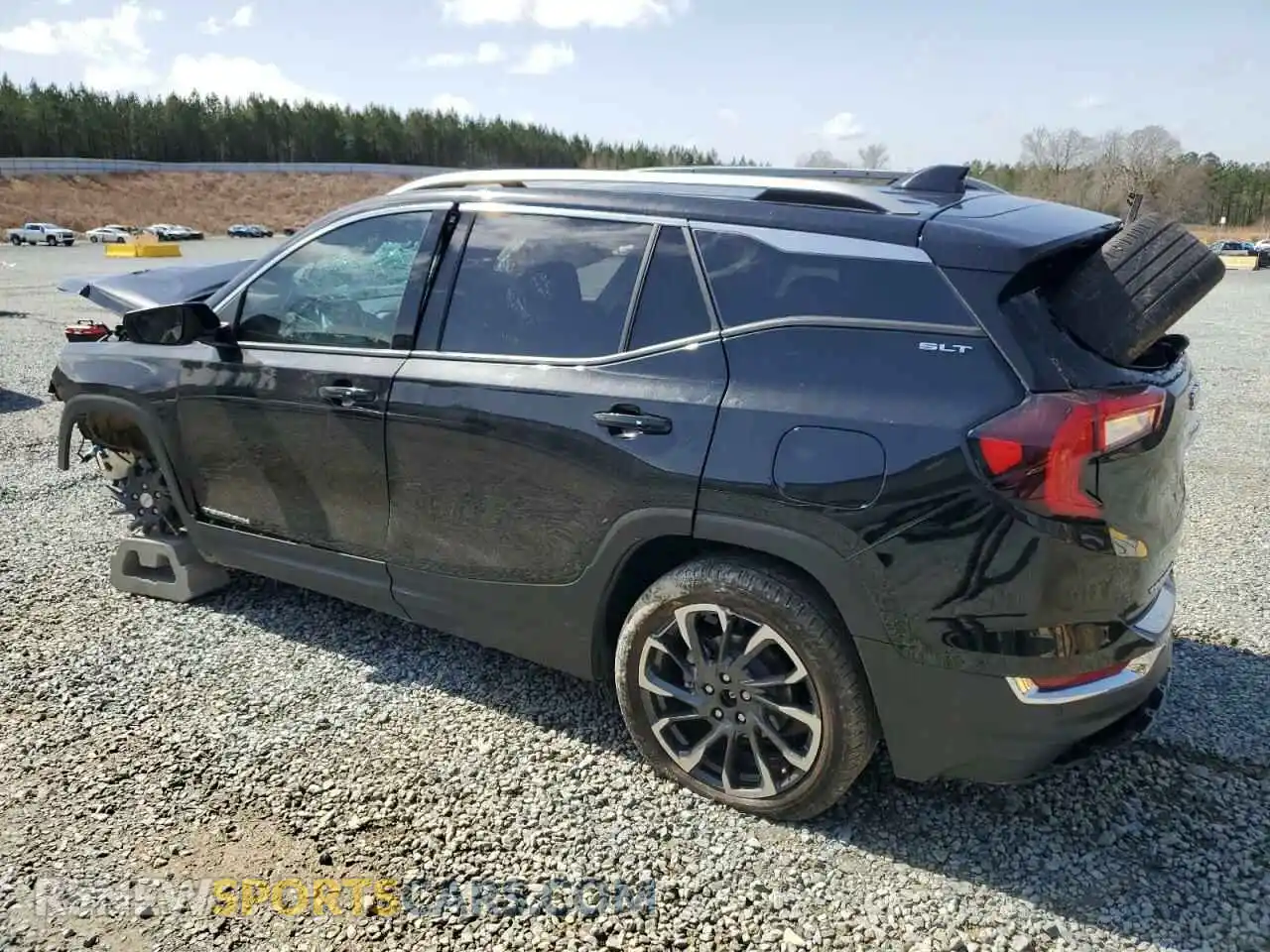 2 Photograph of a damaged car 3GKALVEV5NL268697 GMC TERRAIN 2022