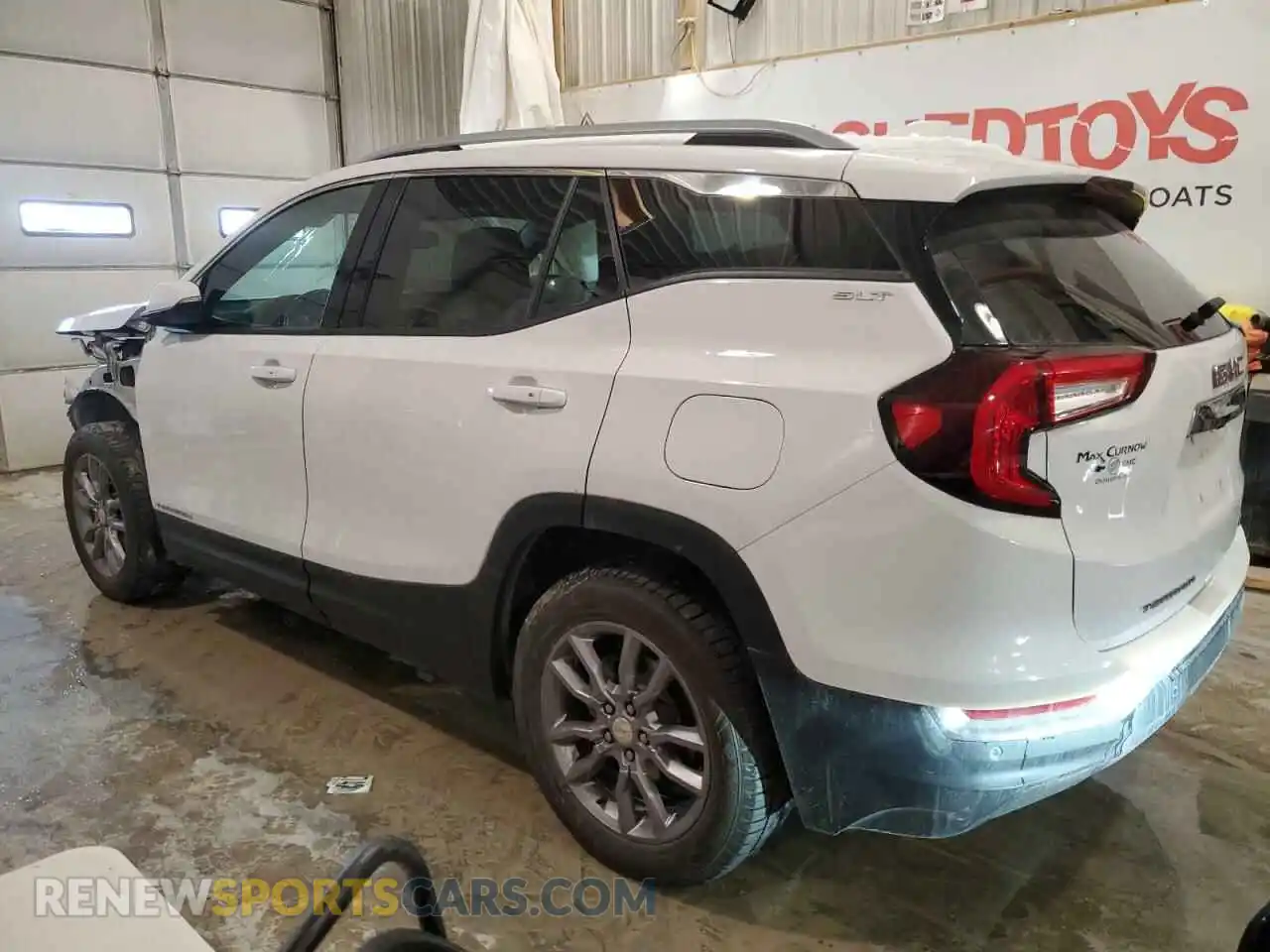 2 Photograph of a damaged car 3GKALVEV6NL172237 GMC TERRAIN 2022