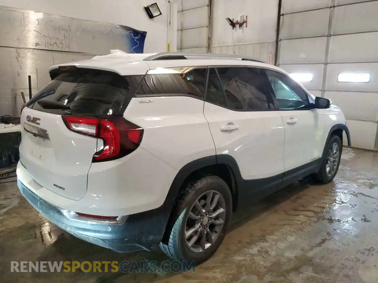 3 Photograph of a damaged car 3GKALVEV6NL172237 GMC TERRAIN 2022
