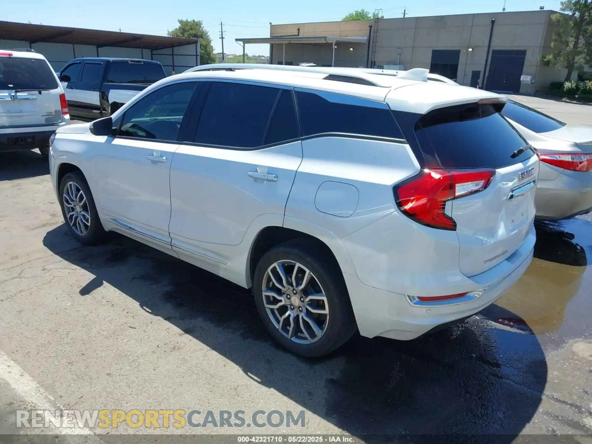 3 Photograph of a damaged car 3GKALXEV8NL311151 GMC TERRAIN 2022