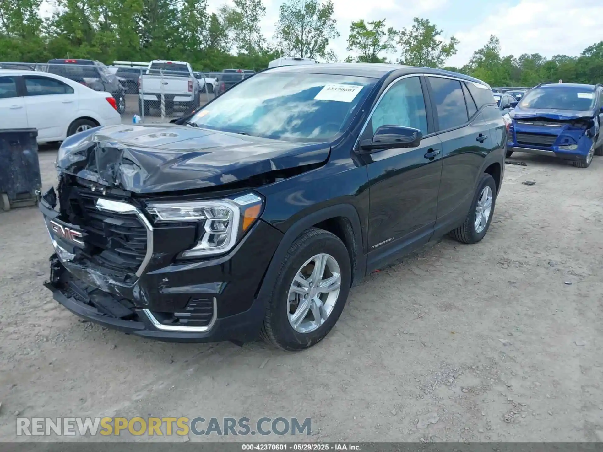 2 Photograph of a damaged car 3GKALMEG0PL137708 GMC TERRAIN 2023