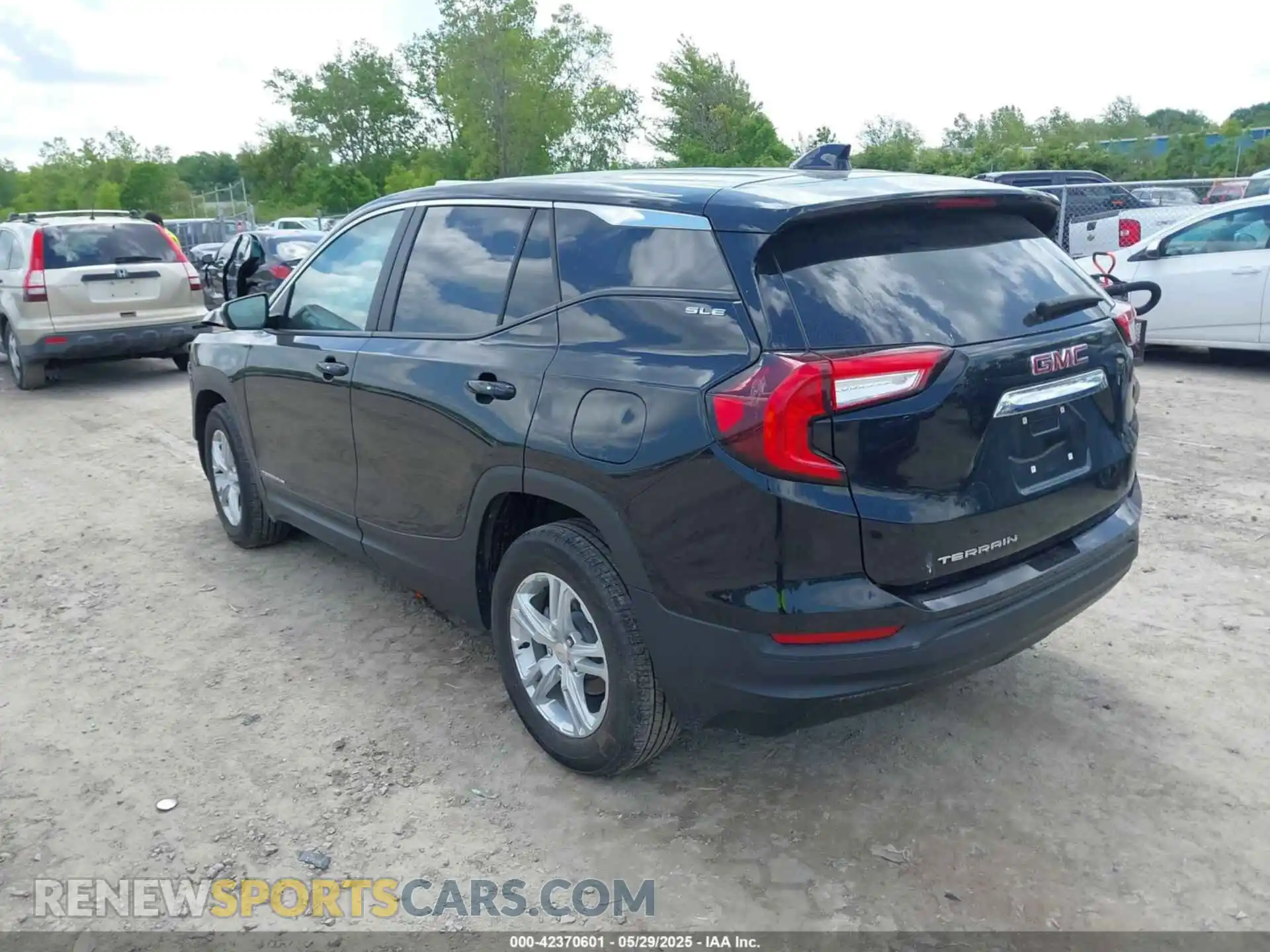 3 Photograph of a damaged car 3GKALMEG0PL137708 GMC TERRAIN 2023