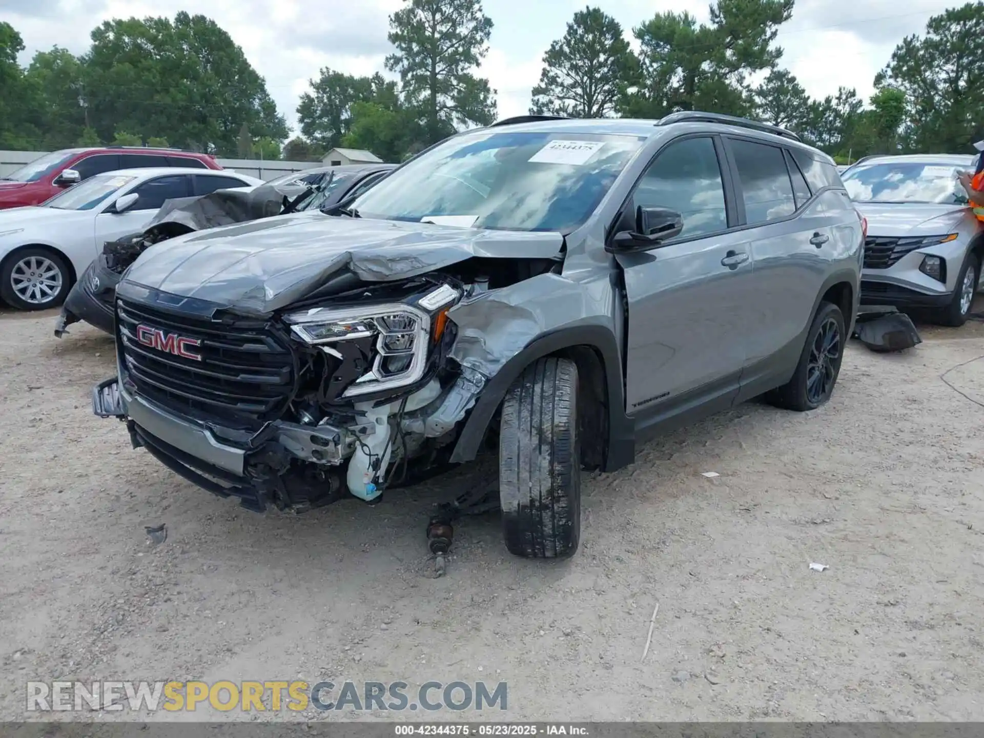 2 fotografías del automóvil dañado 3GKALMEG3PL156883 GMC TERRAIN 2023