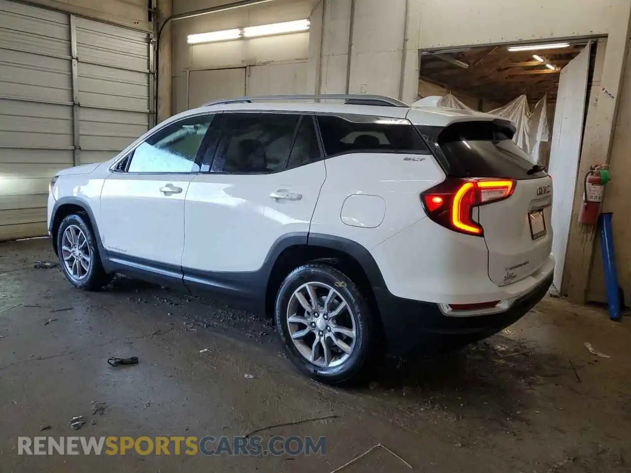 2 Photograph of a damaged car 3GKALPEG1PL200123 GMC TERRAIN 2023