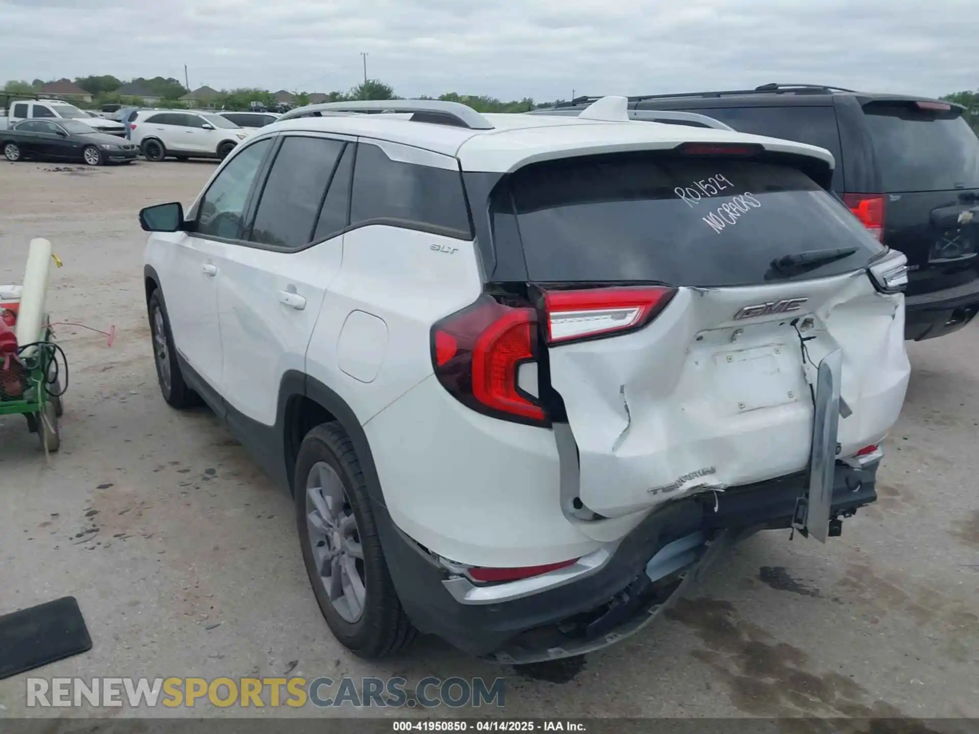 3 Photograph of a damaged car 3GKALPEG2PL259052 GMC TERRAIN 2023