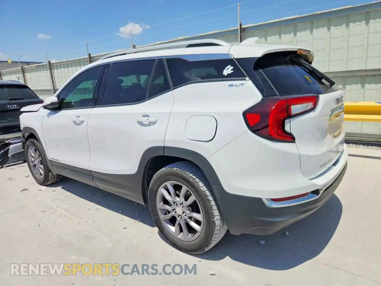 2 Фотография поврежденного автомобиля 3GKALPEG6PL141957 GMC TERRAIN 2023
