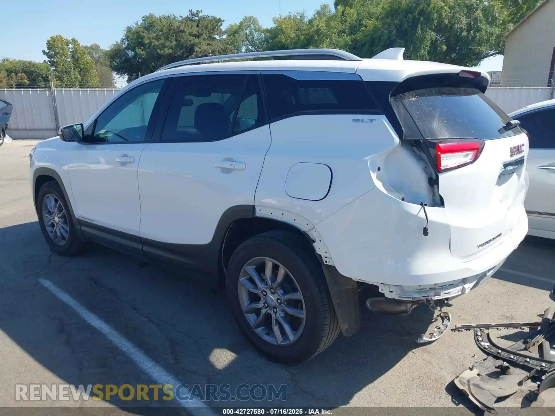 3 Photograph of a damaged car 3GKALPEG8PL212446 GMC TERRAIN 2023