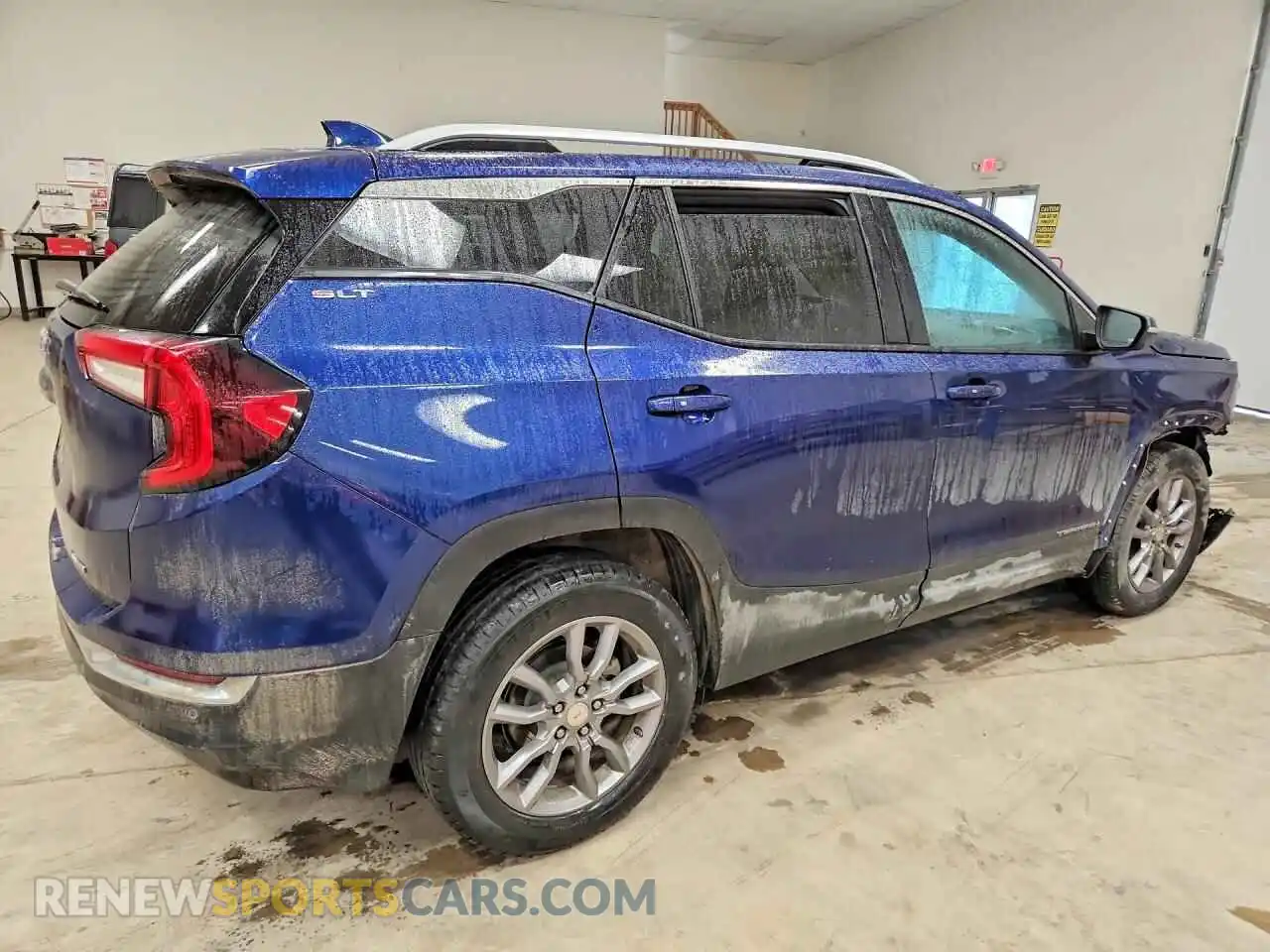 3 Фотография поврежденного автомобиля 3GKALVEG5PL196081 GMC TERRAIN 2023
