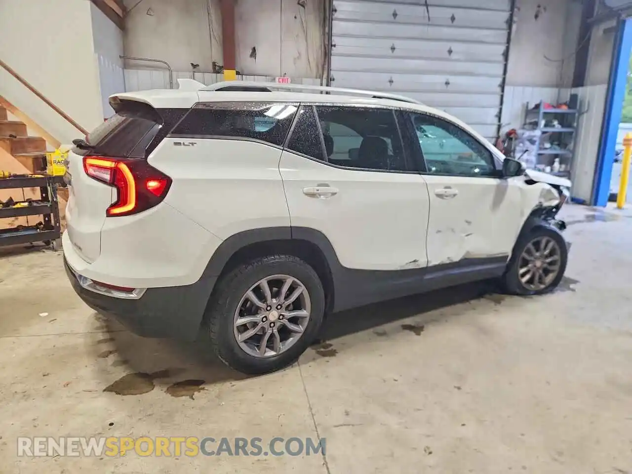 3 Photograph of a damaged car 3GKALVEG5PL256702 GMC TERRAIN 2023