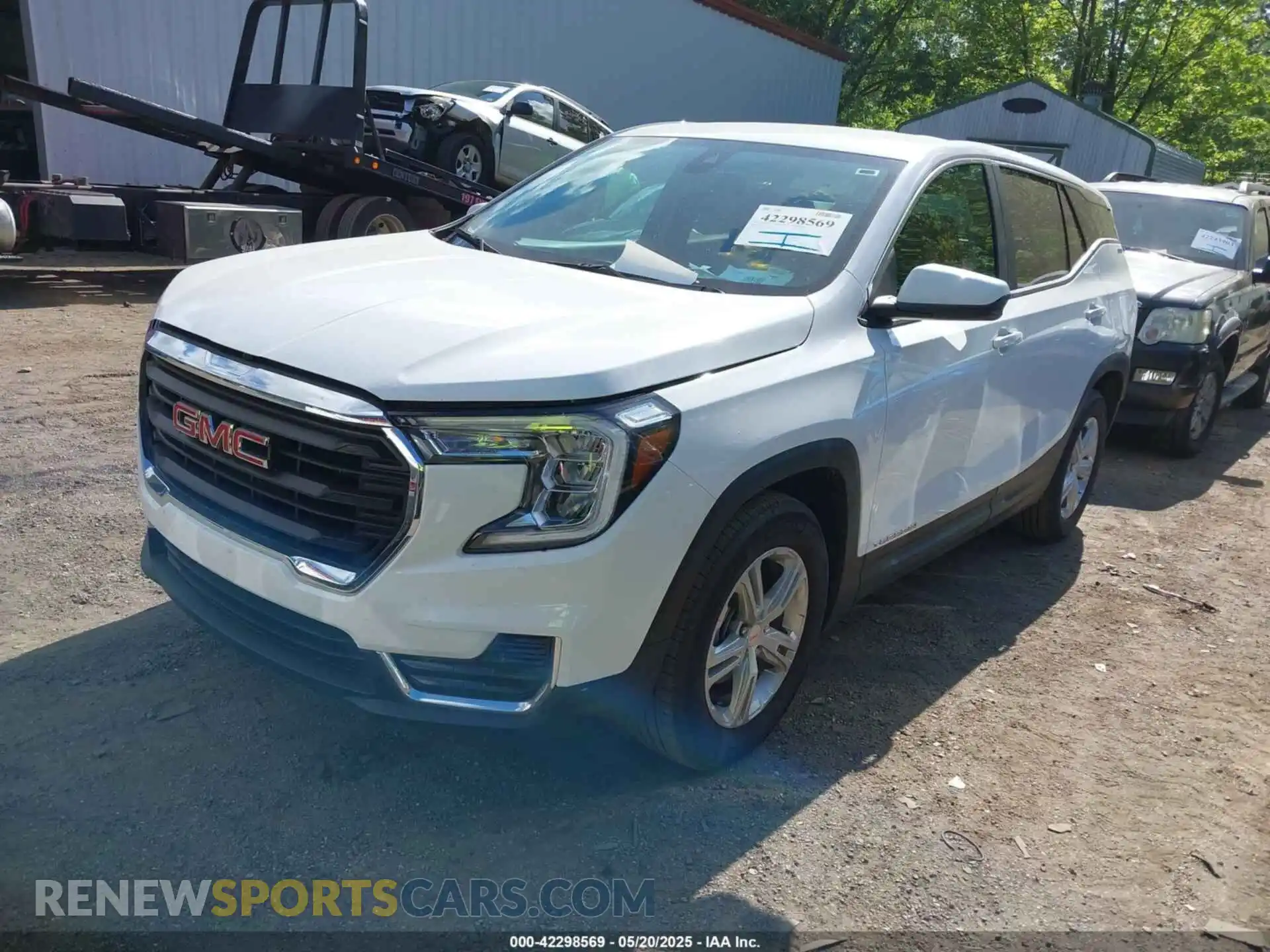 2 Photograph of a damaged car 3GKALMEG0RL321792 GMC TERRAIN 2024