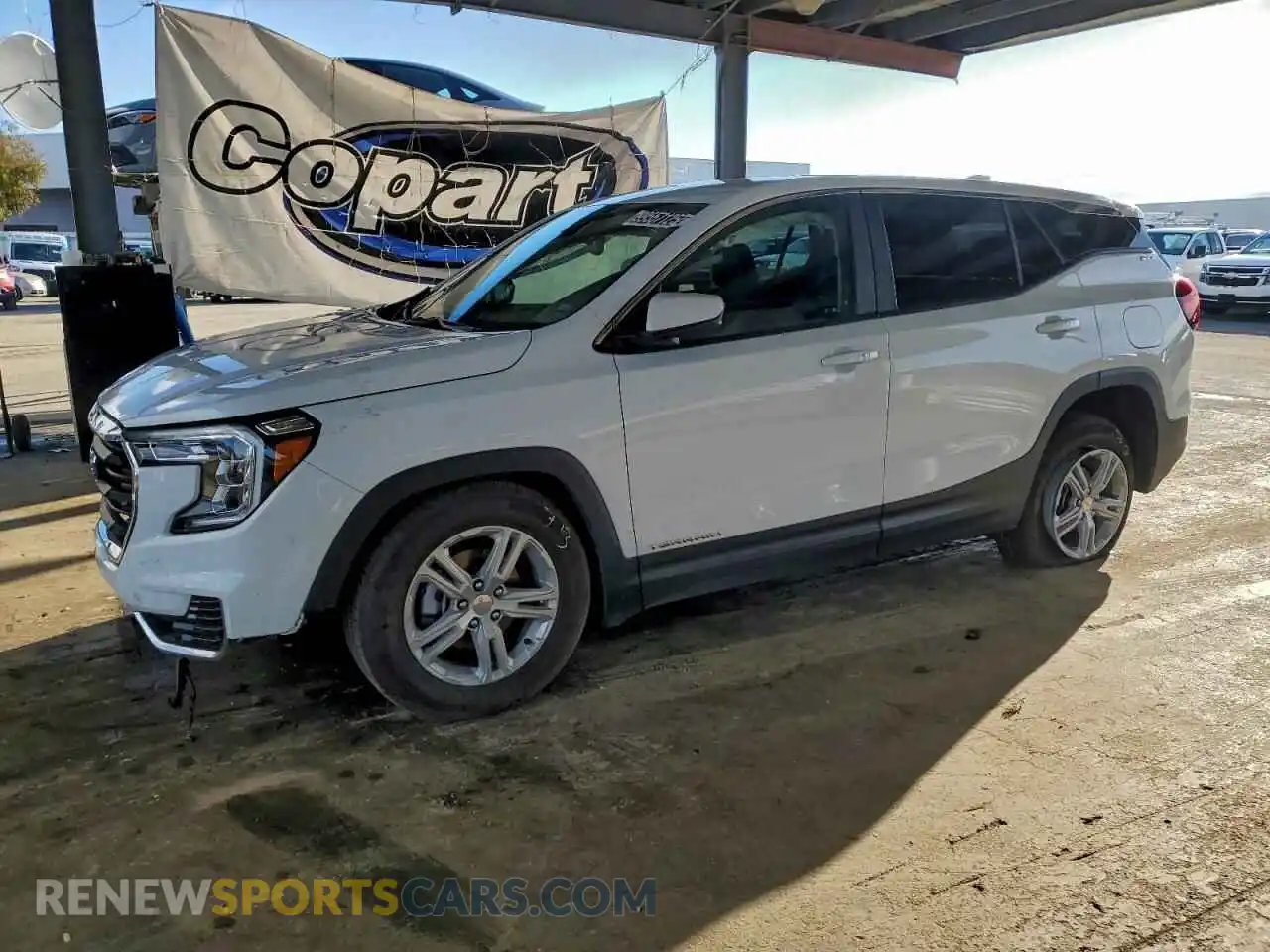1 Photograph of a damaged car 3GKALMEG0RL376517 GMC TERRAIN 2024