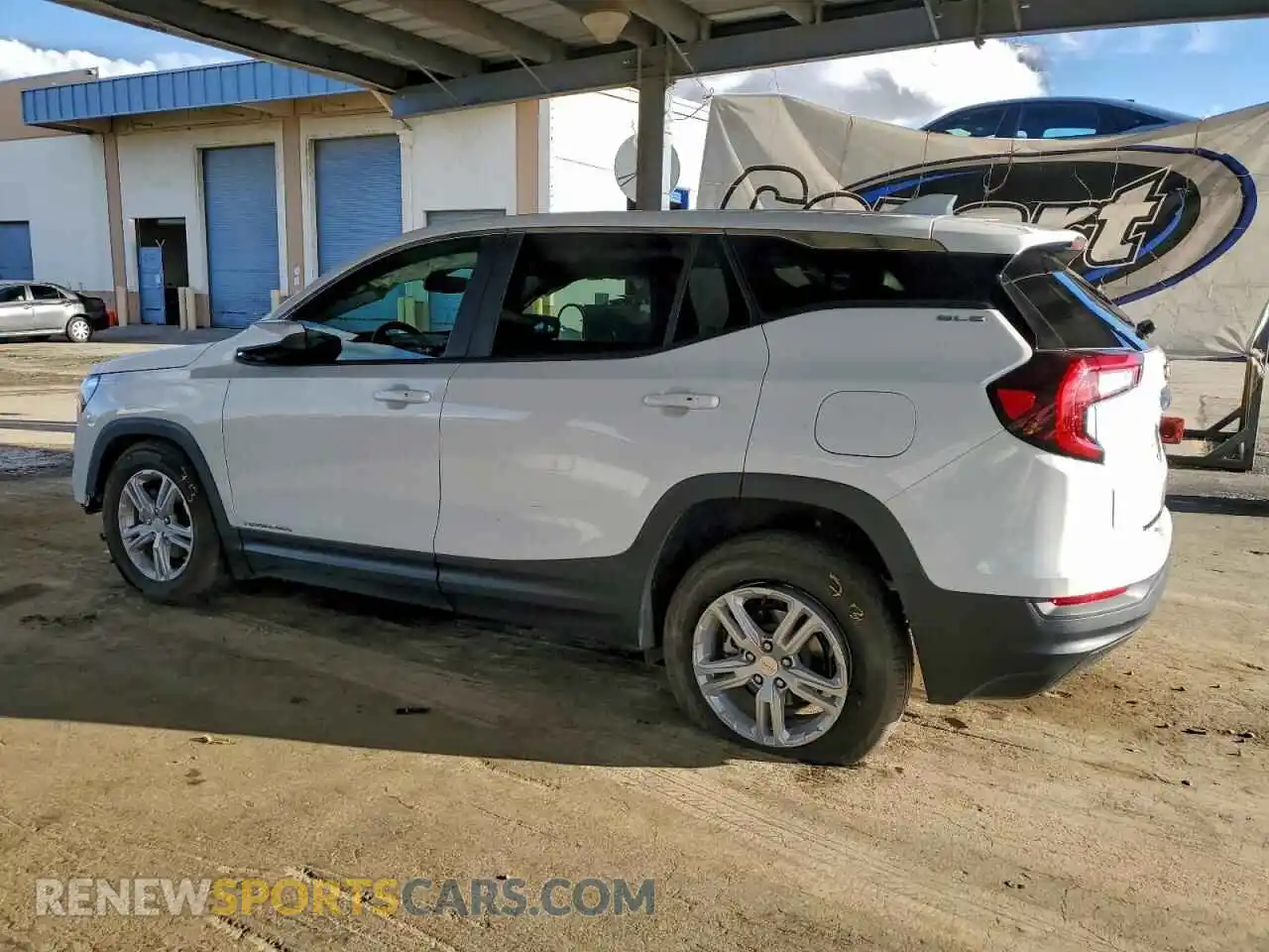 2 Photograph of a damaged car 3GKALMEG0RL376517 GMC TERRAIN 2024