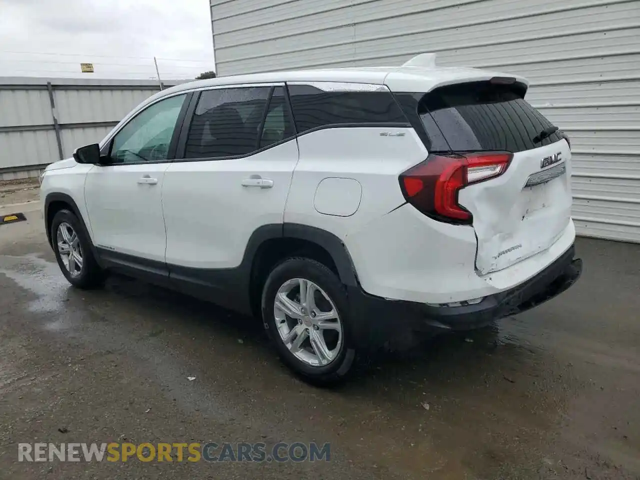 2 Photograph of a damaged car 3GKALMEG0RL379014 GMC TERRAIN 2024