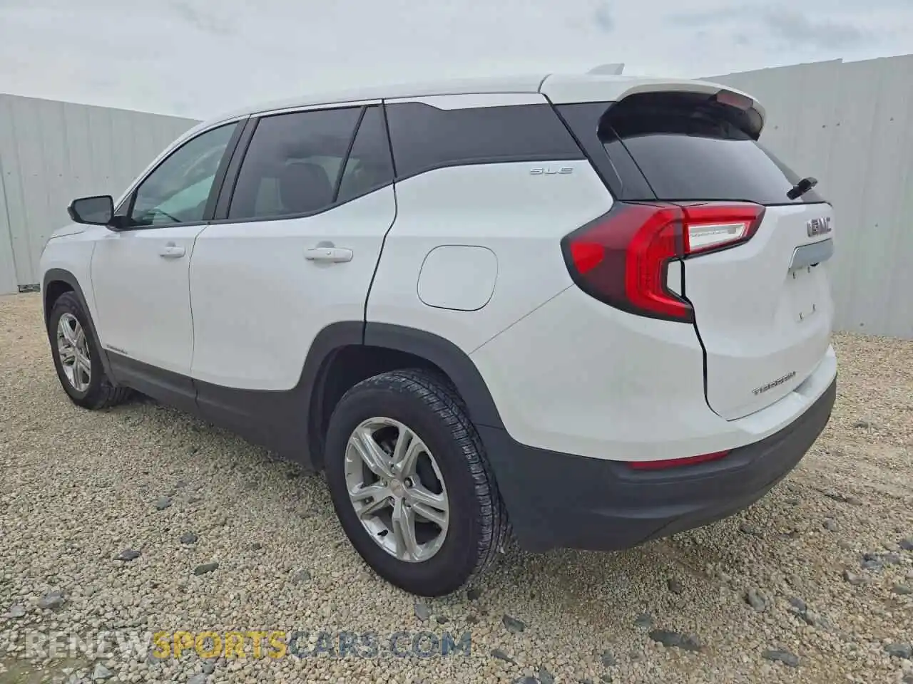 2 Photograph of a damaged car 3GKALMEG1RL395948 GMC TERRAIN 2024