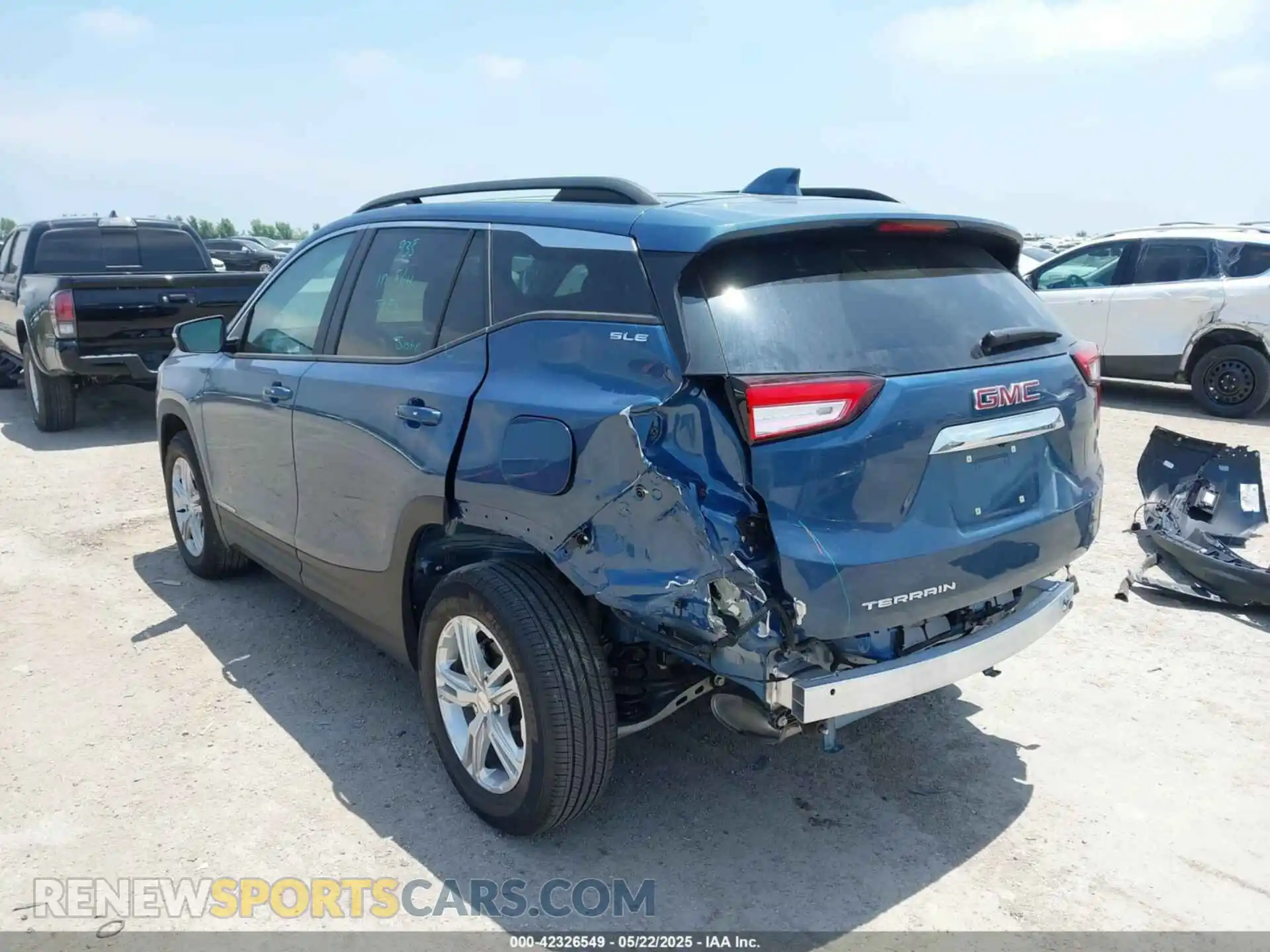 3 Photograph of a damaged car 3GKALMEG2RL299603 GMC TERRAIN 2024