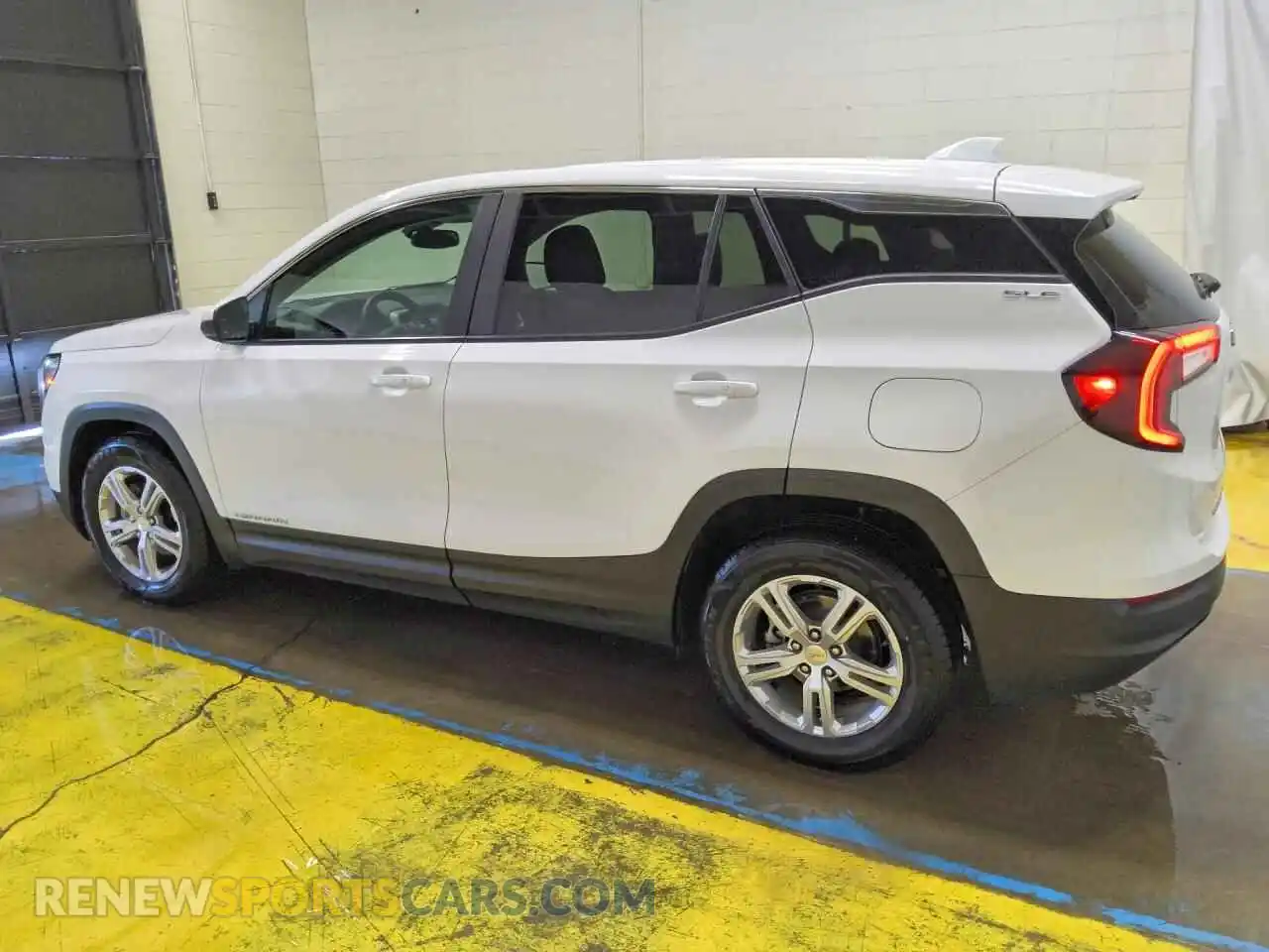 2 Photograph of a damaged car 3GKALMEG2RL352686 GMC TERRAIN 2024