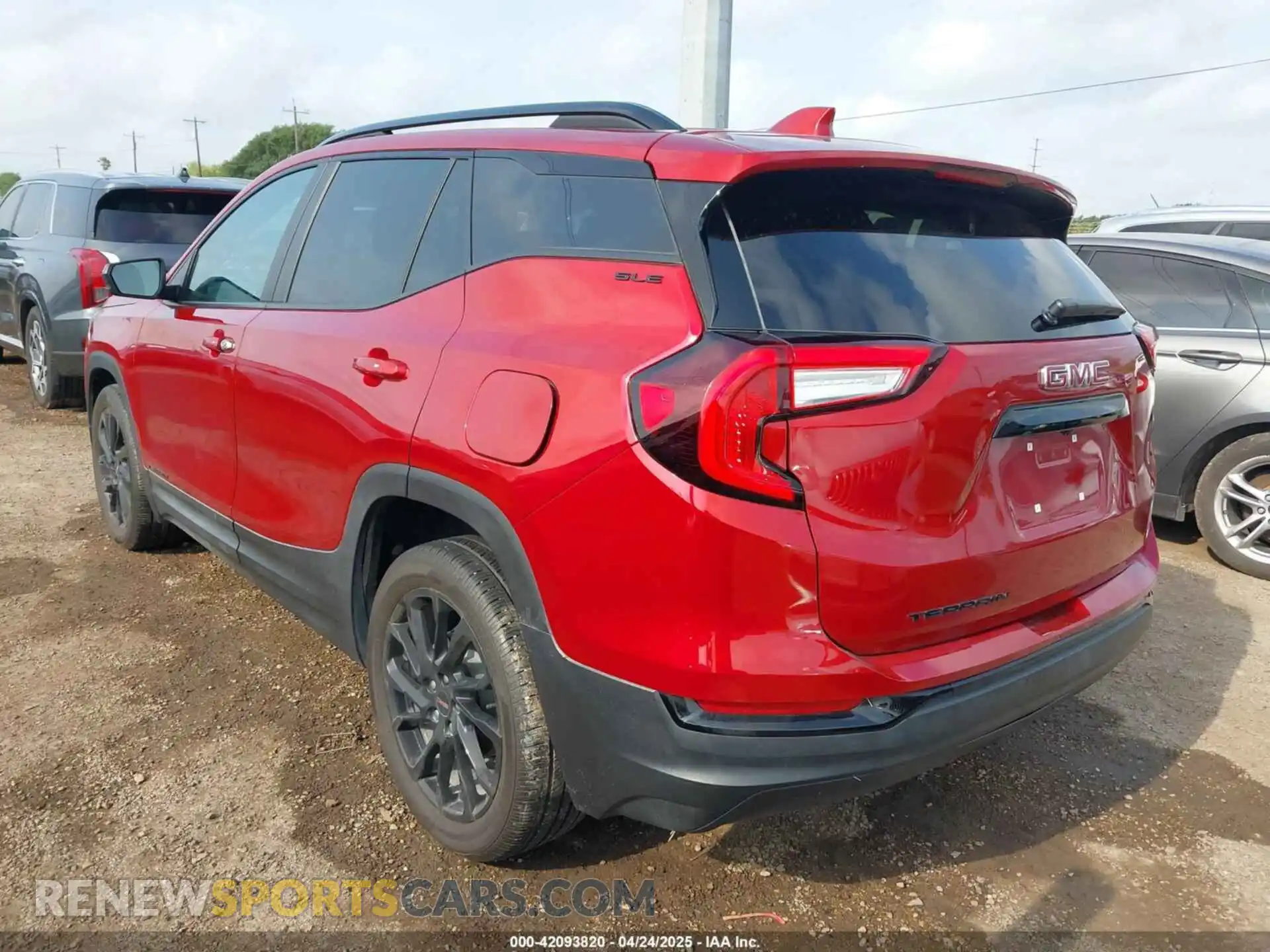 3 Photograph of a damaged car 3GKALMEG3RL278680 GMC TERRAIN 2024