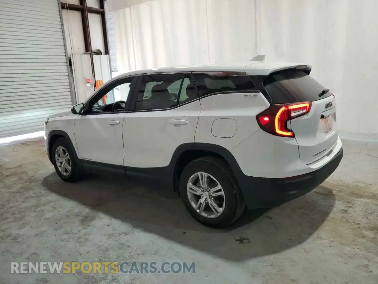 2 Photograph of a damaged car 3GKALMEG3RL295589 GMC TERRAIN 2024