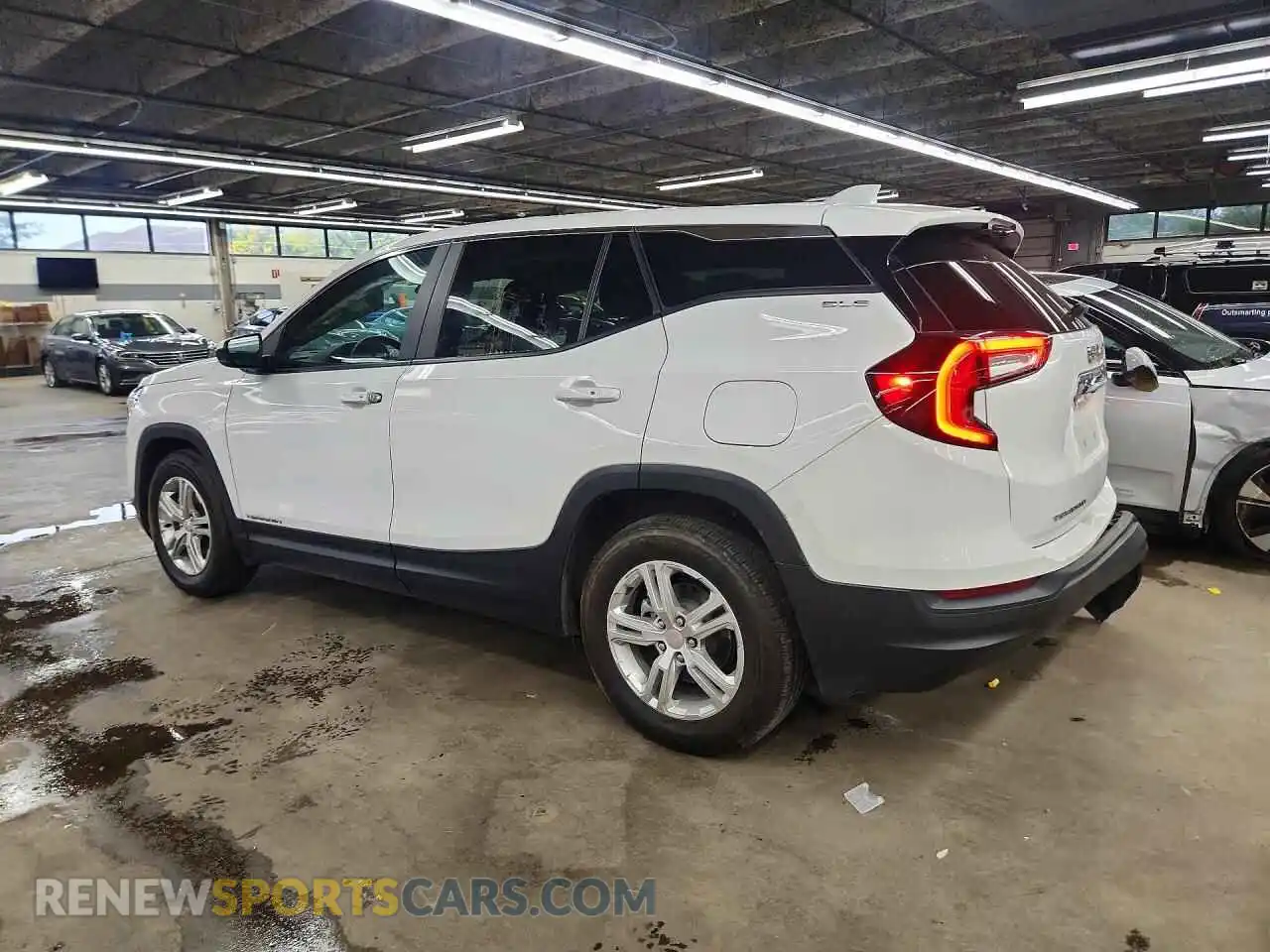 2 Photograph of a damaged car 3GKALMEG3RL329417 GMC TERRAIN 2024