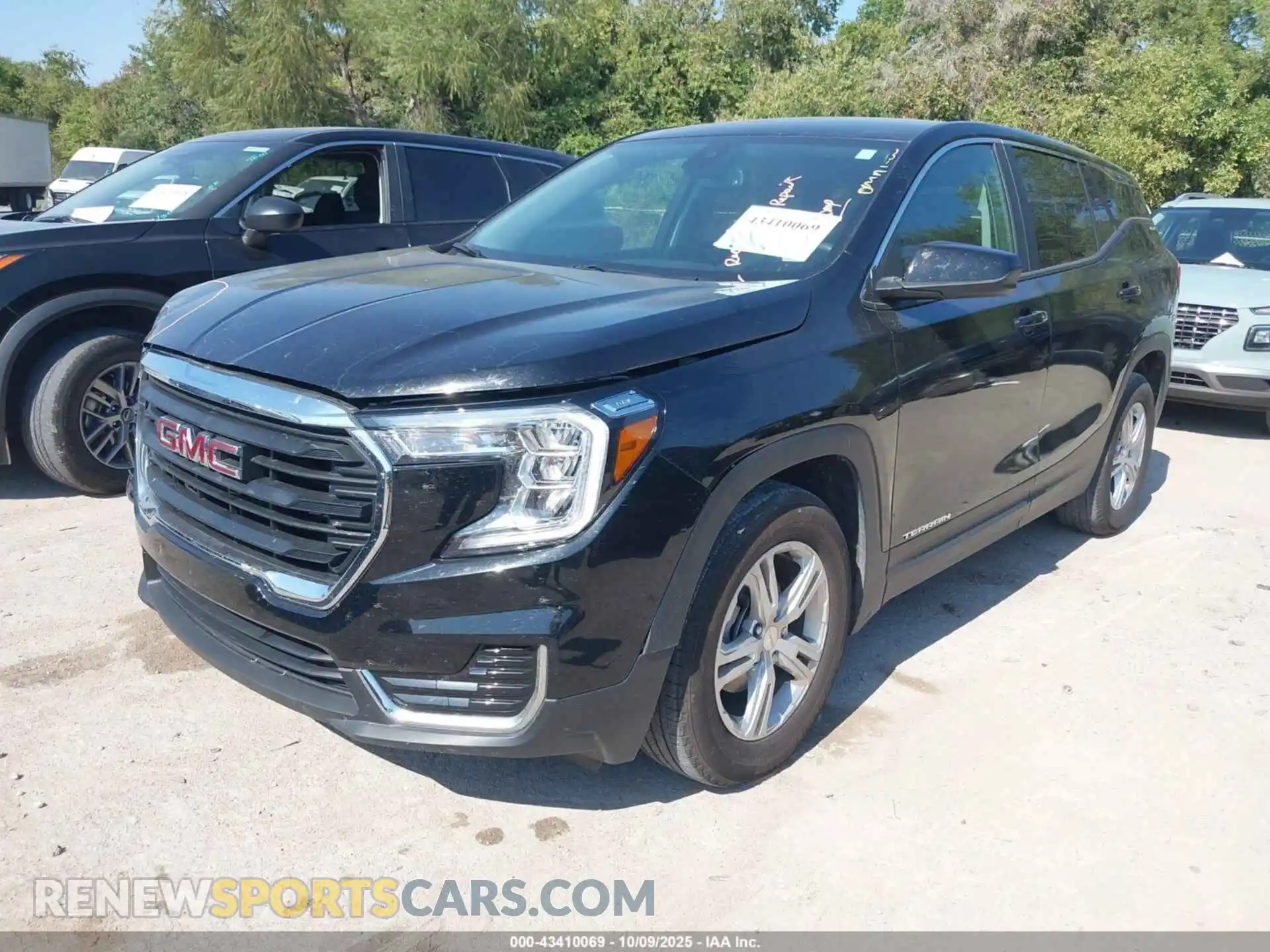 2 Photograph of a damaged car 3GKALMEG3RL353118 GMC TERRAIN 2024