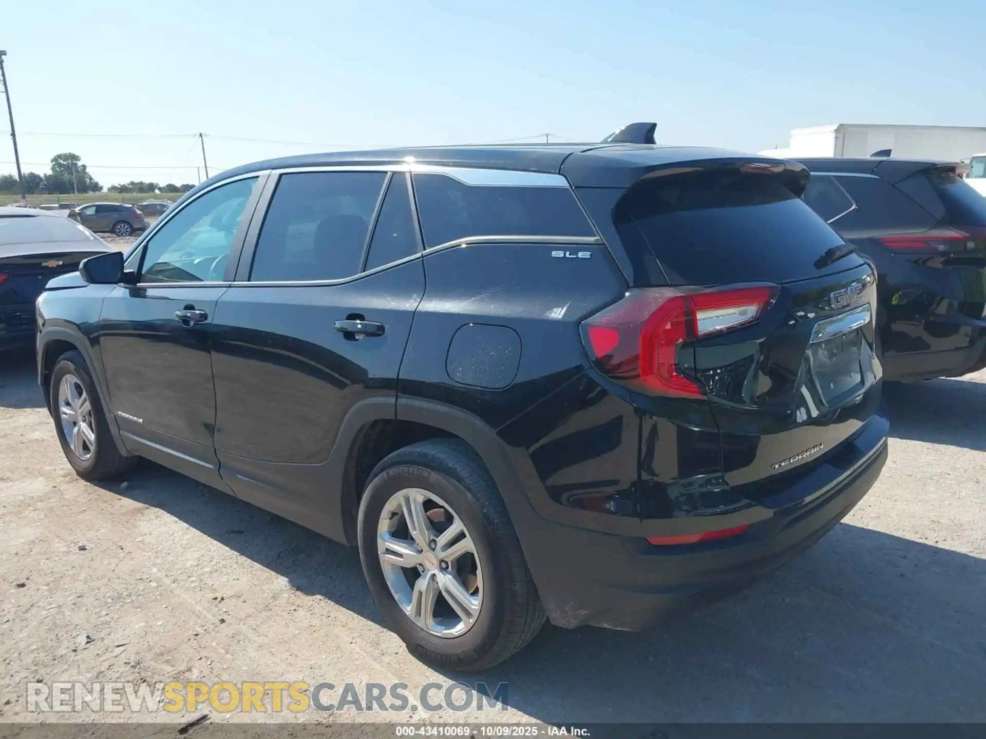 3 Photograph of a damaged car 3GKALMEG3RL353118 GMC TERRAIN 2024