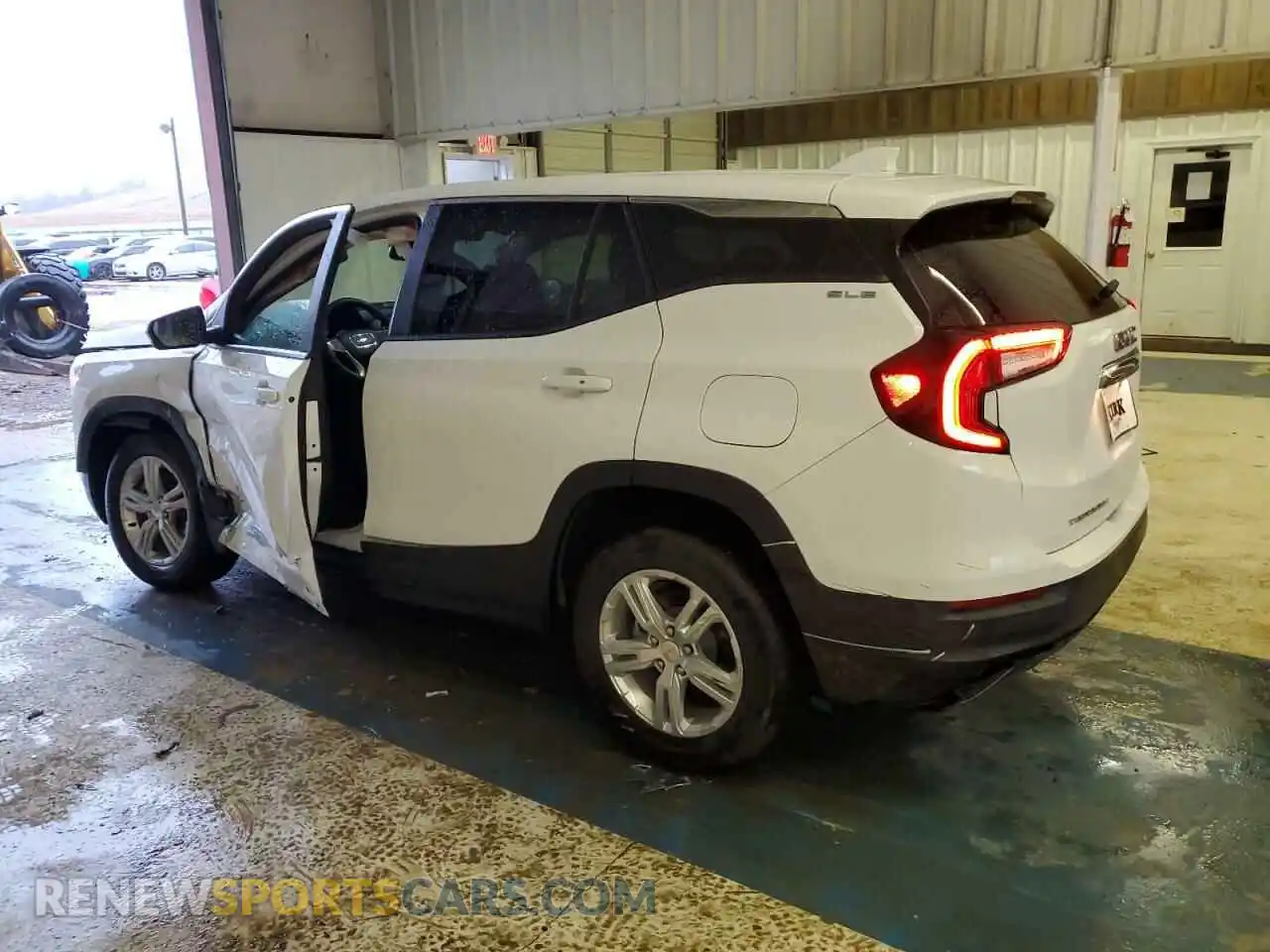 2 Photograph of a damaged car 3GKALMEG4RL391988 GMC TERRAIN 2024