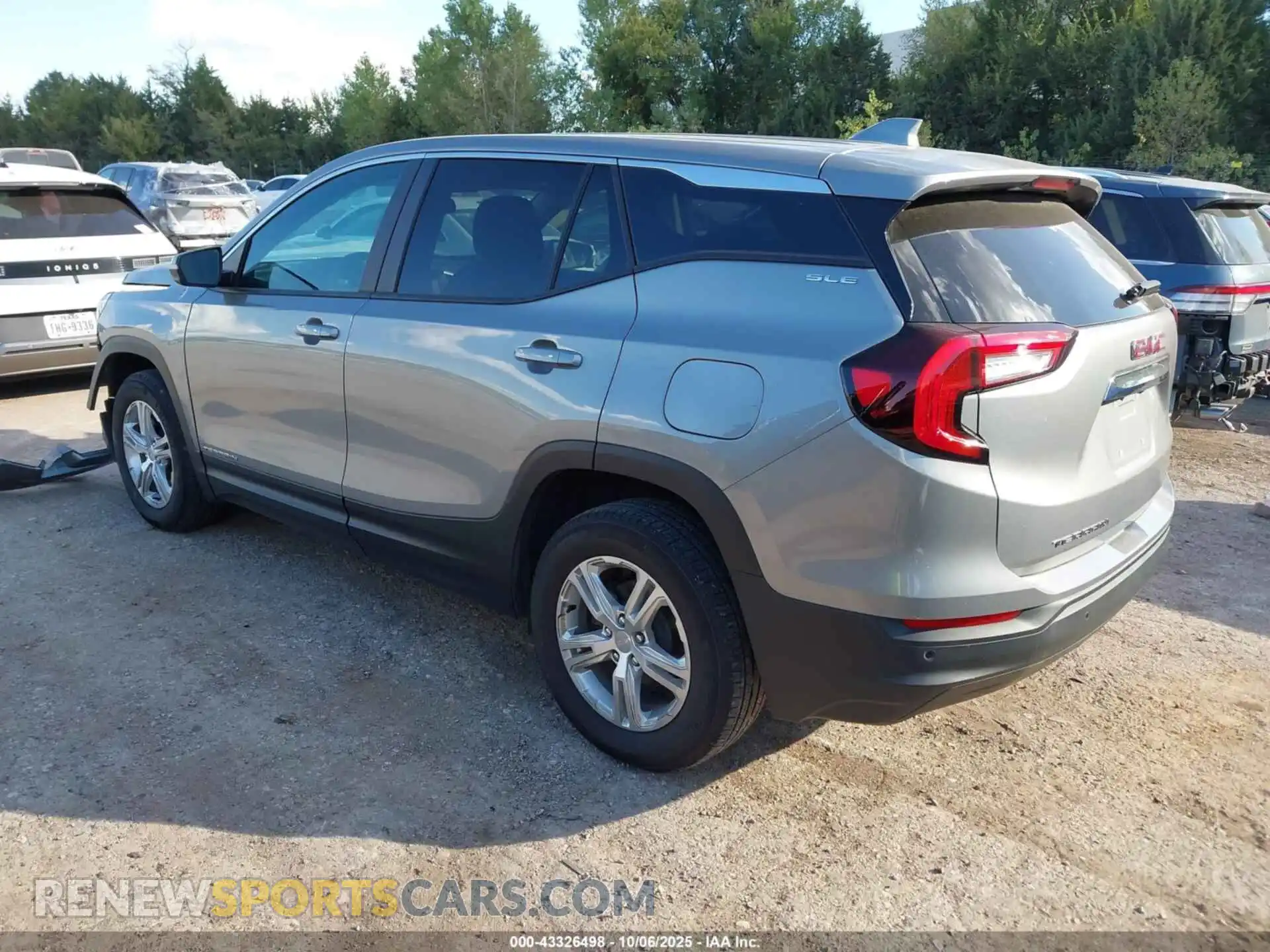 3 Photograph of a damaged car 3GKALMEG8RL306019 GMC TERRAIN 2024