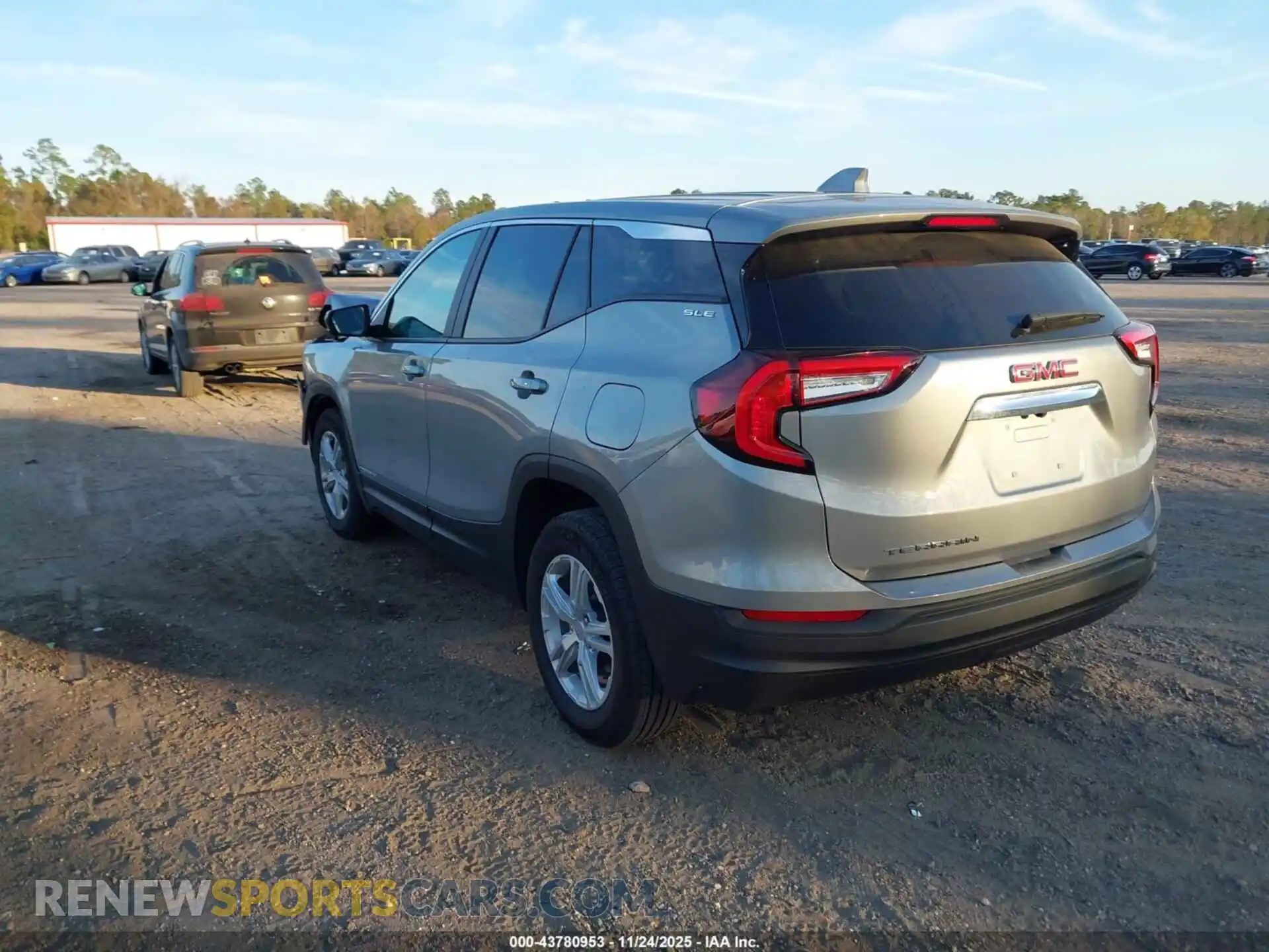 3 Фотография поврежденного автомобиля 3GKALMEG8RL377690 GMC TERRAIN 2024