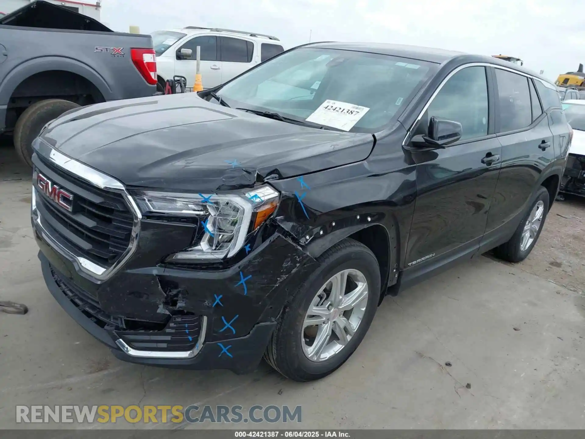 2 Photograph of a damaged car 3GKALMEG9RL210738 GMC TERRAIN 2024