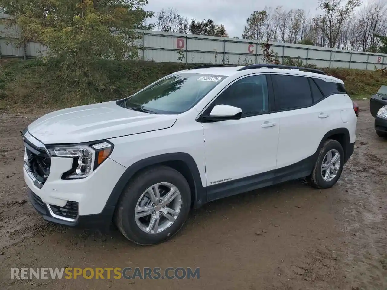1 Photograph of a damaged car 3GKALMEGXRL392059 GMC TERRAIN 2024